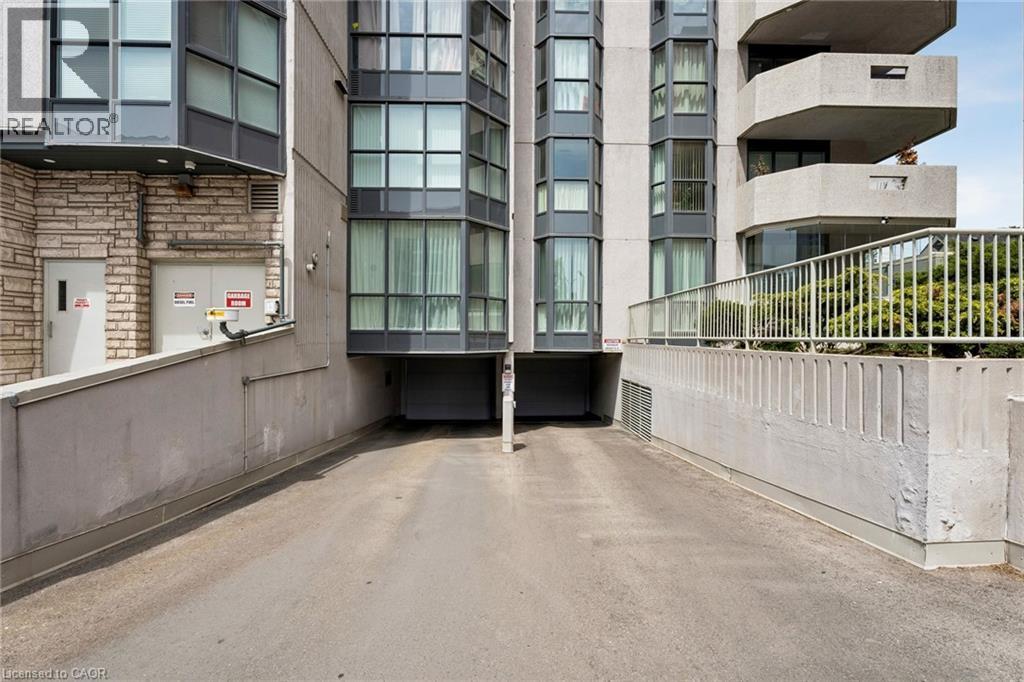 #1304 67 CAROLINE Street S - Image 4