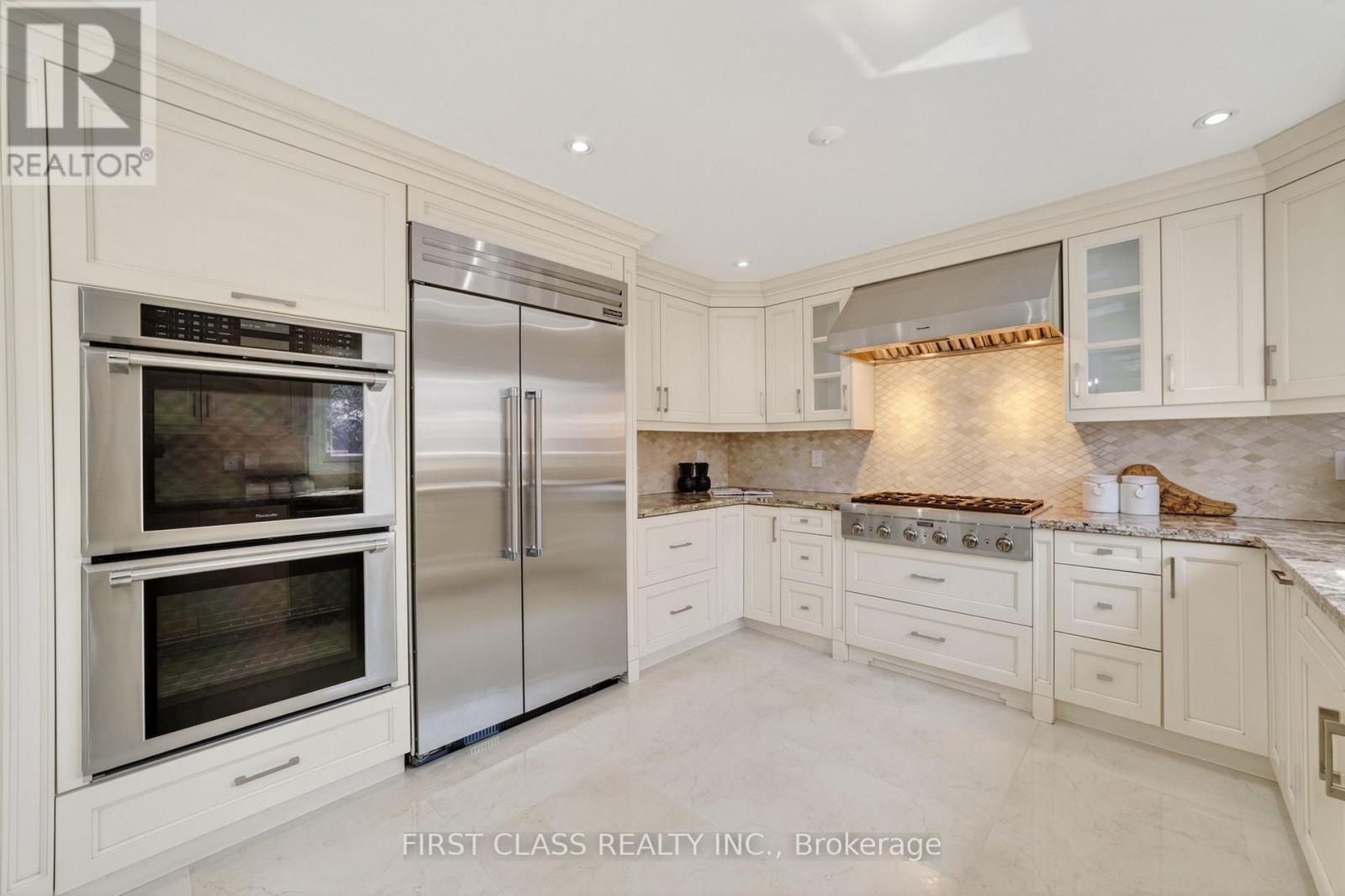 67 HILLHURST DRIVE - 11