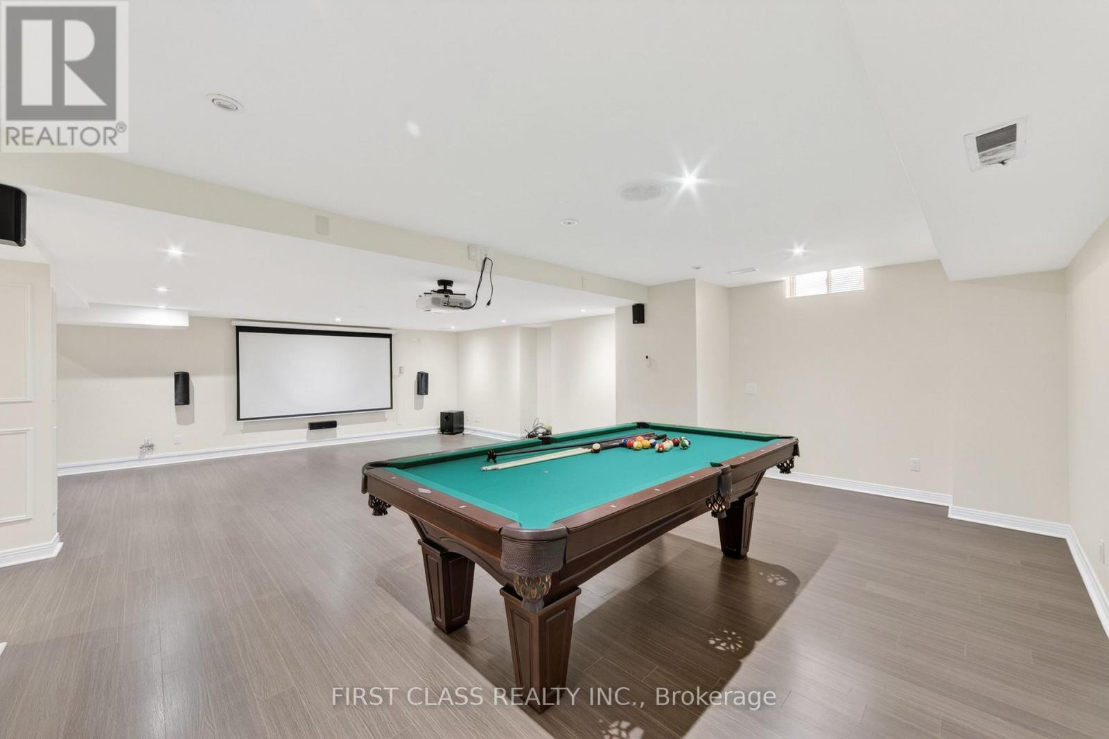 67 HILLHURST DRIVE - 40