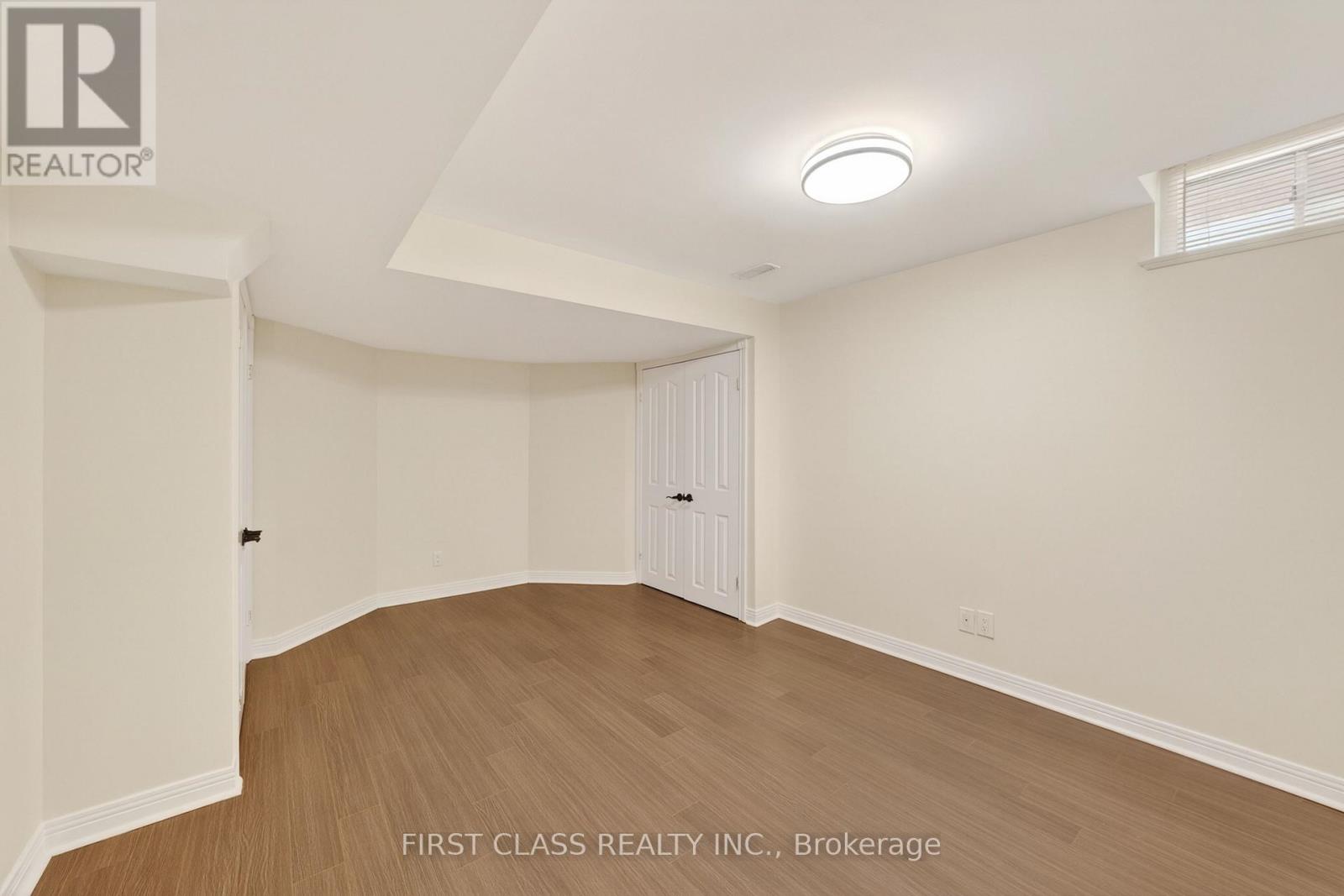 67 HILLHURST DRIVE - 44