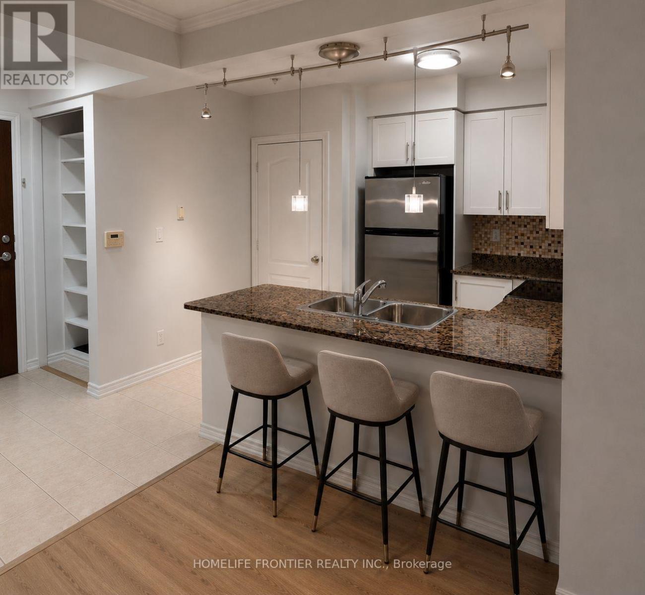 #1111 100 PROMENADE CIRCLE - Image 3