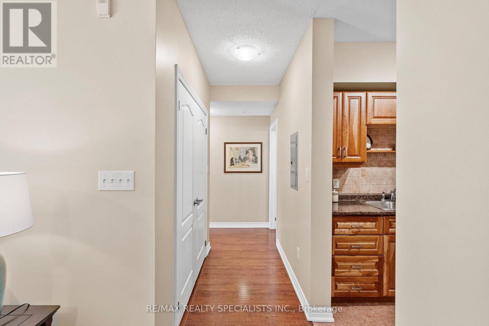 41 FERNDALE DRIVE S - 16