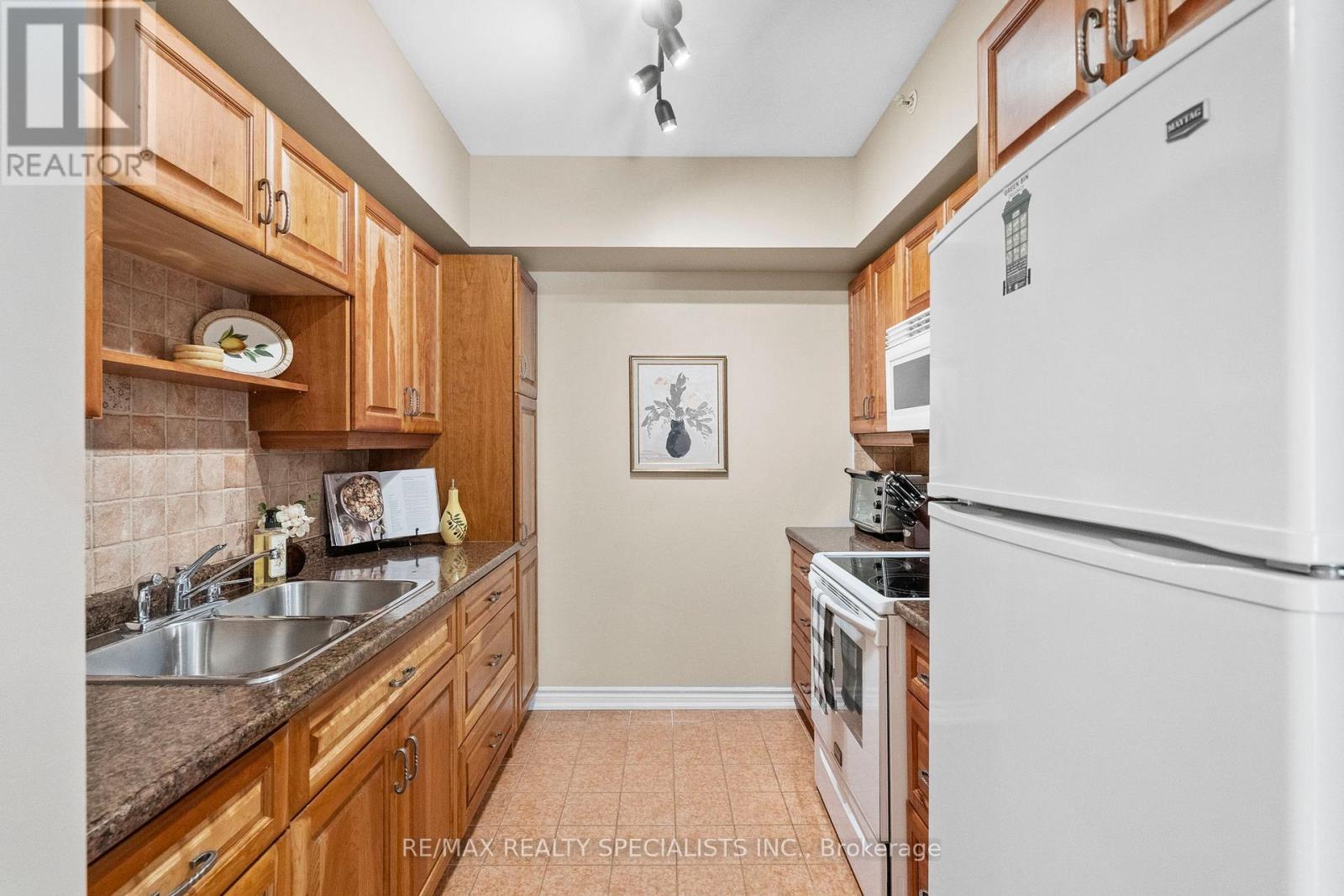41 FERNDALE DRIVE S - 17
