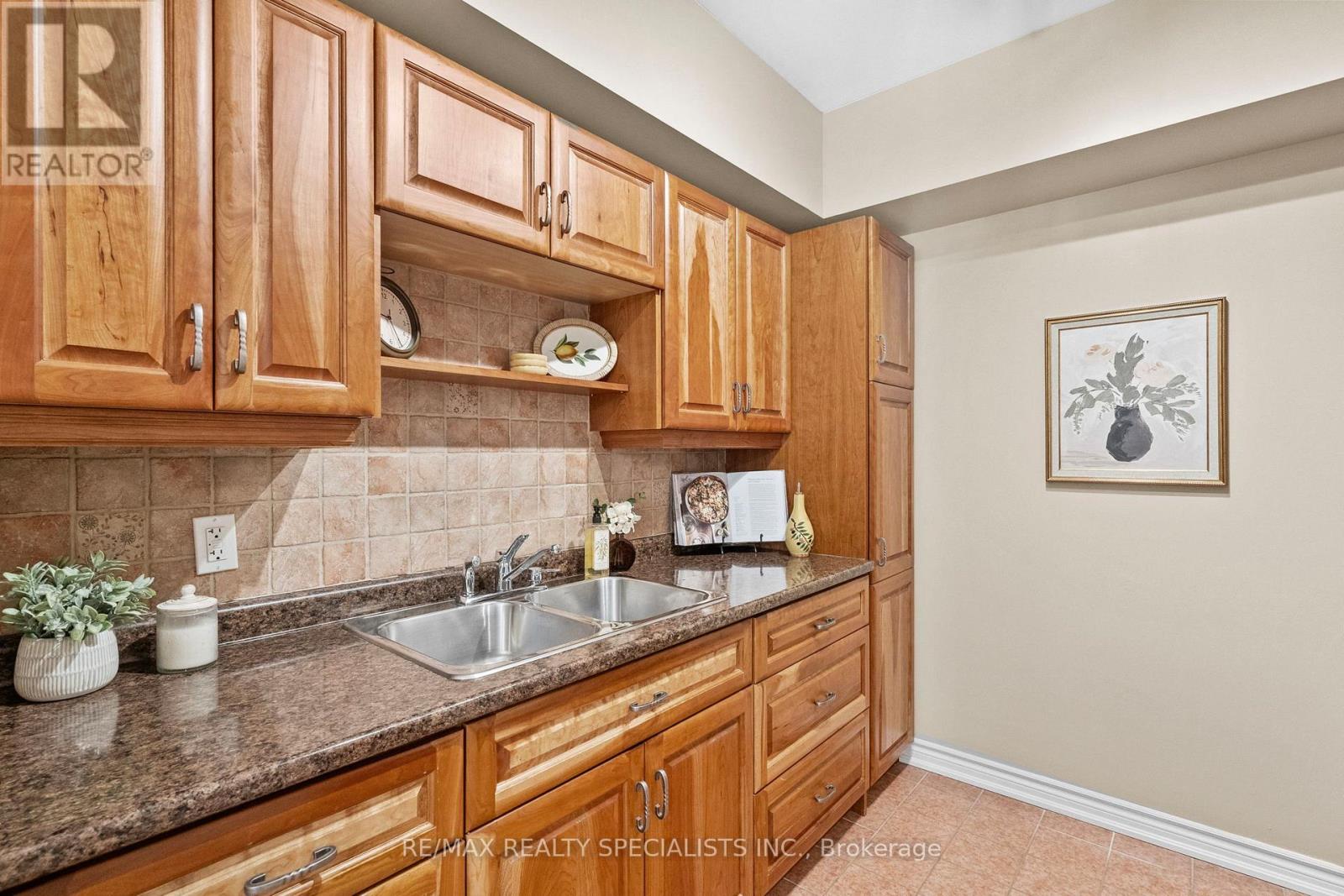41 FERNDALE DRIVE S - 18