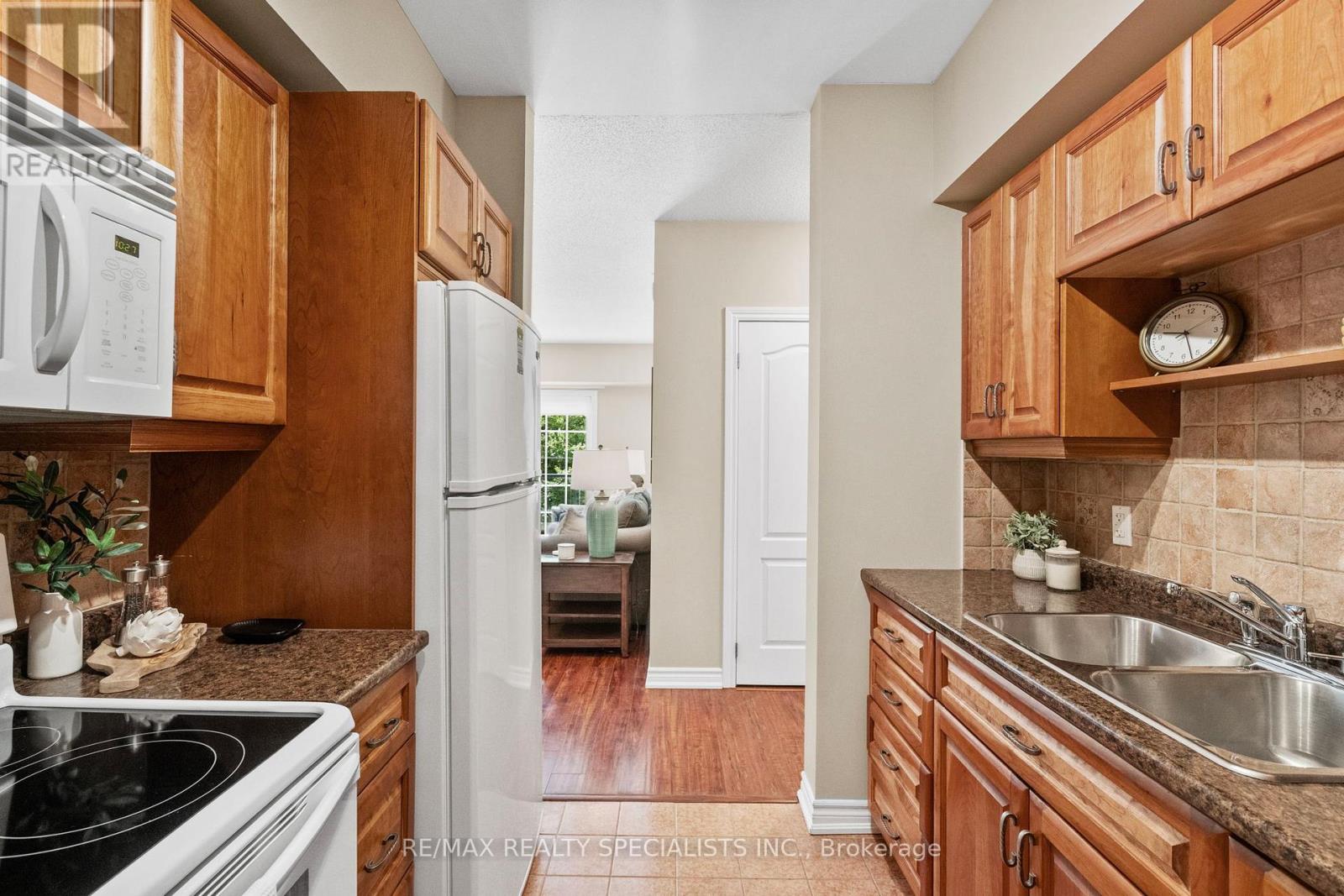 41 FERNDALE DRIVE S - 19