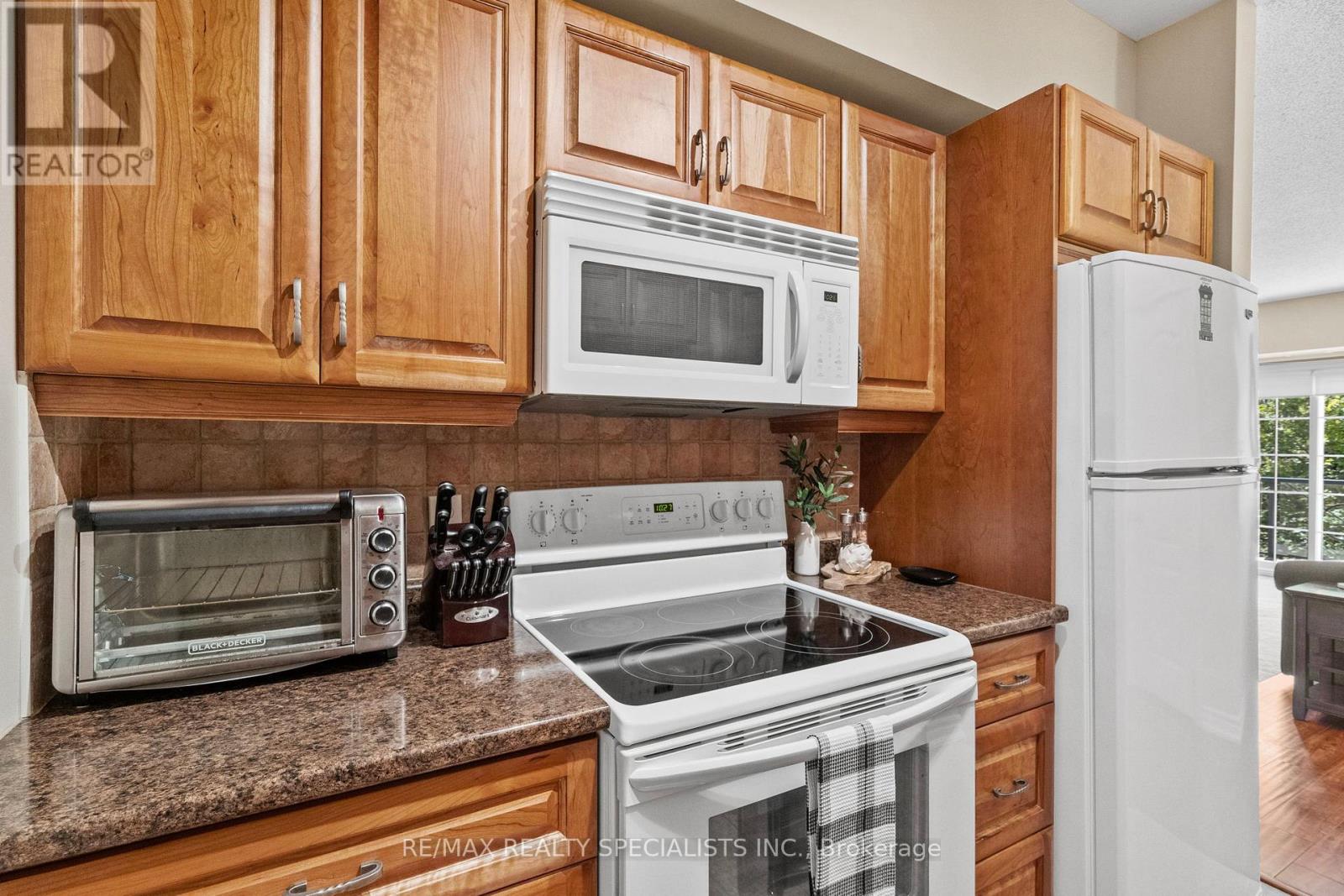 41 FERNDALE DRIVE S - 20