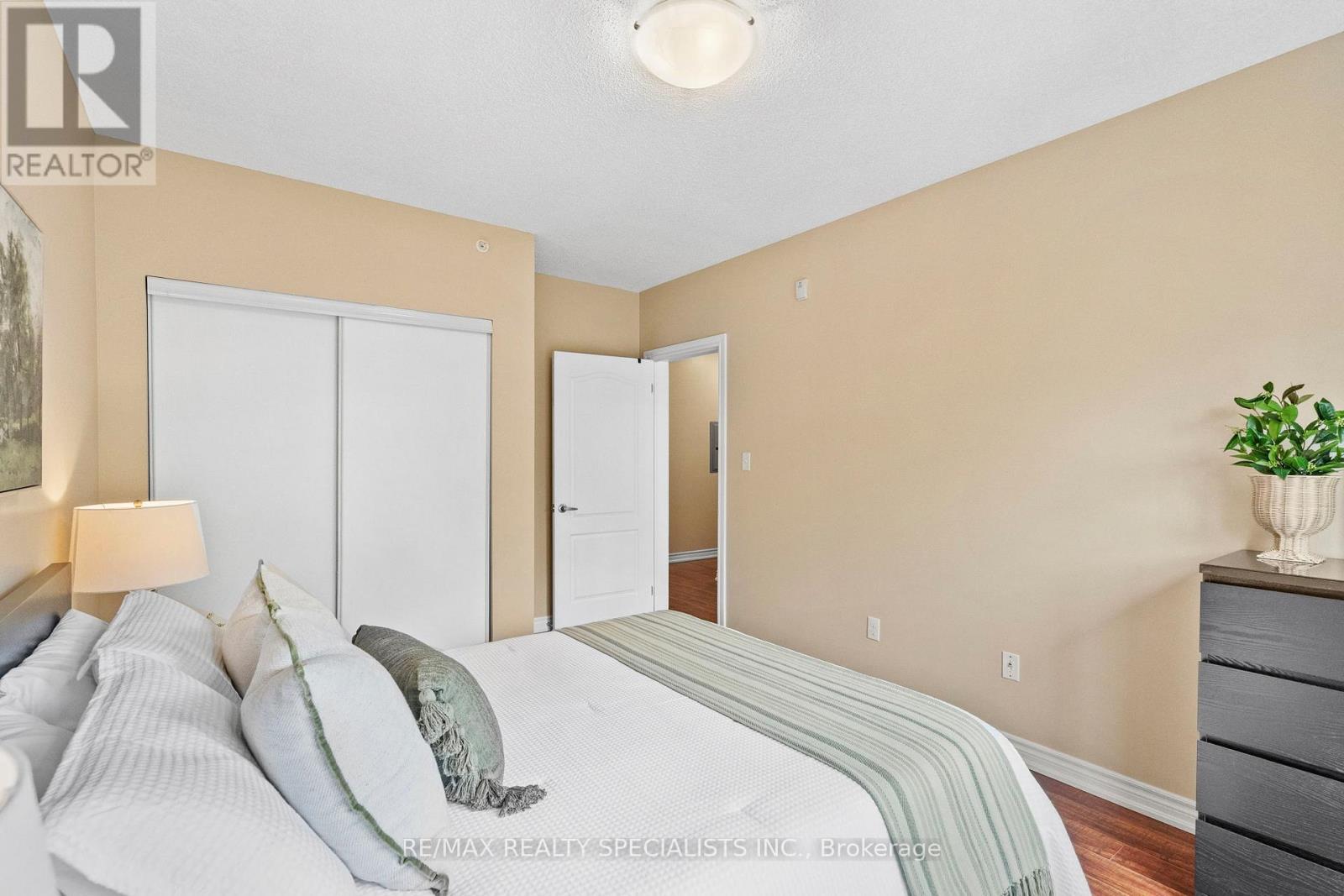 41 FERNDALE DRIVE S - 25