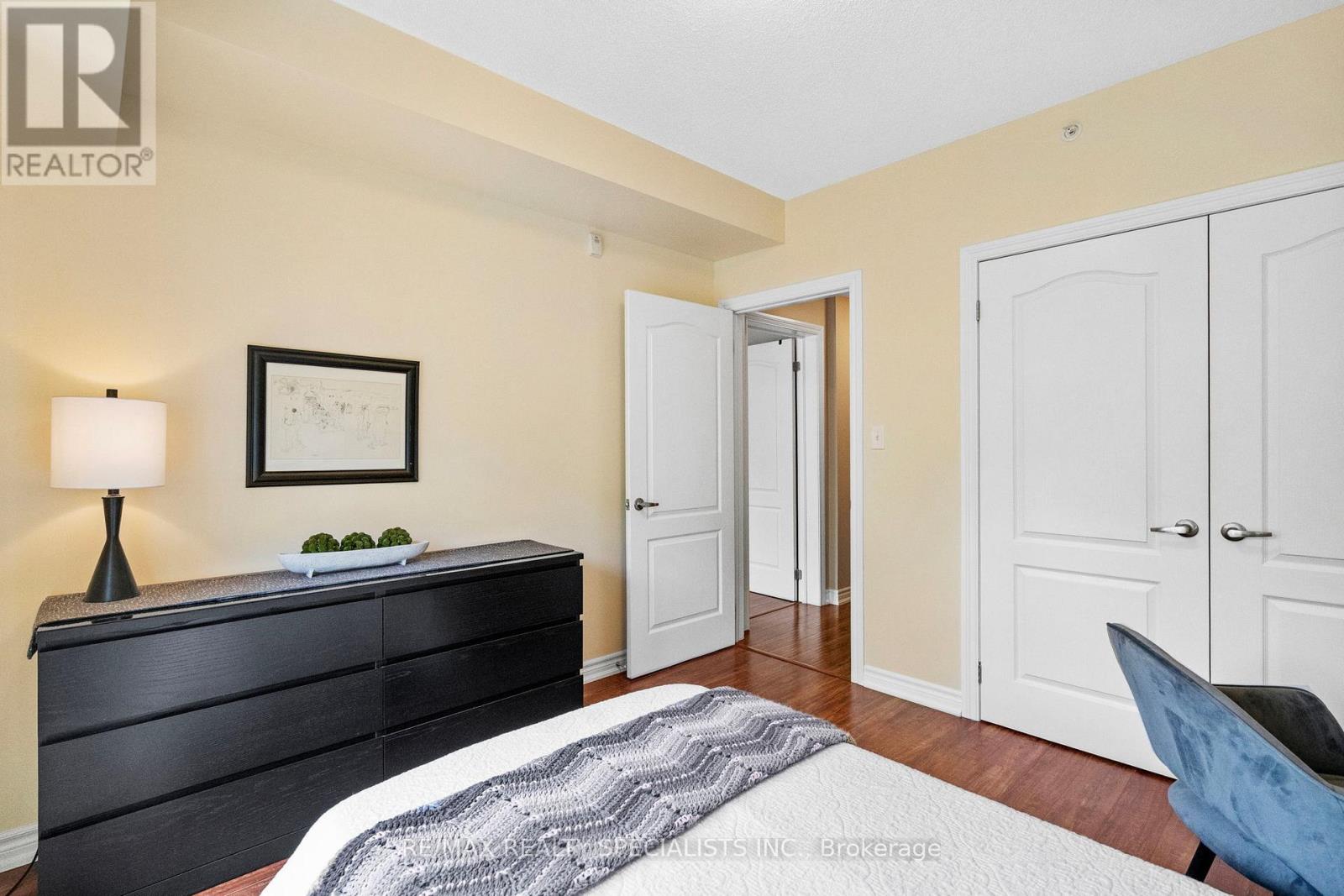 41 FERNDALE DRIVE S - 32