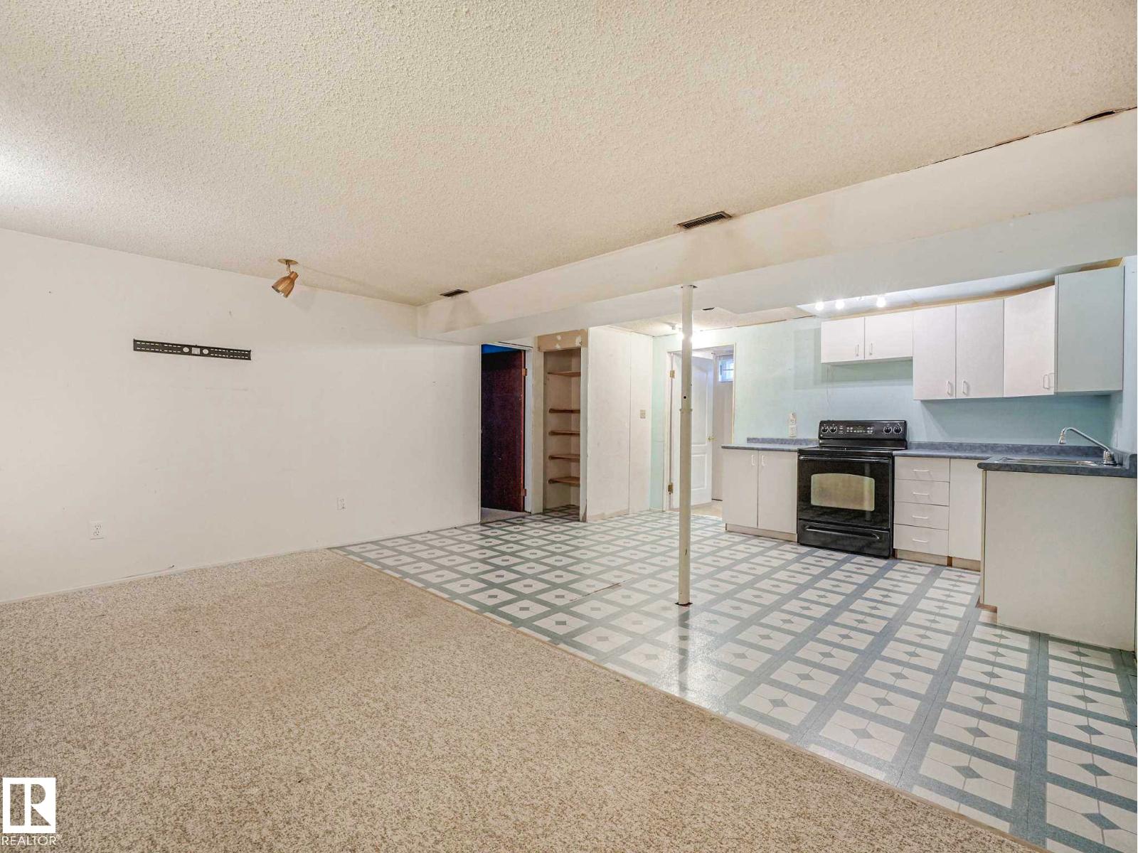 17603 84 AV NW - 35