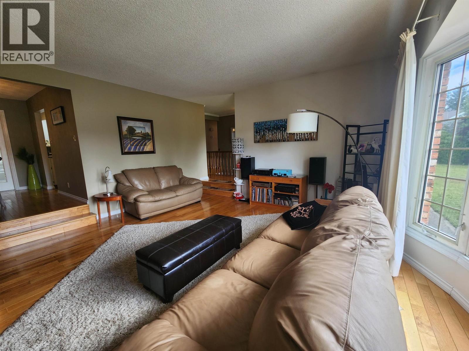 232 KING DRIVE - 6
