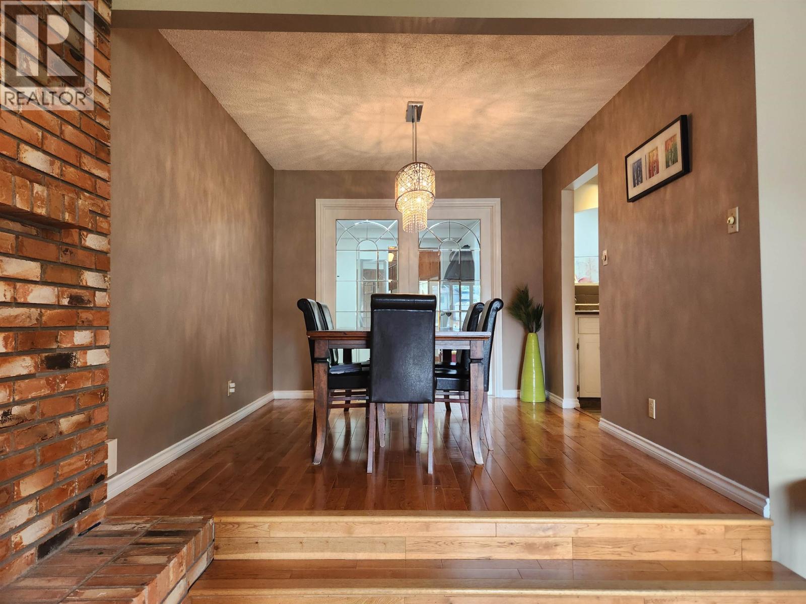 232 KING DRIVE - 8