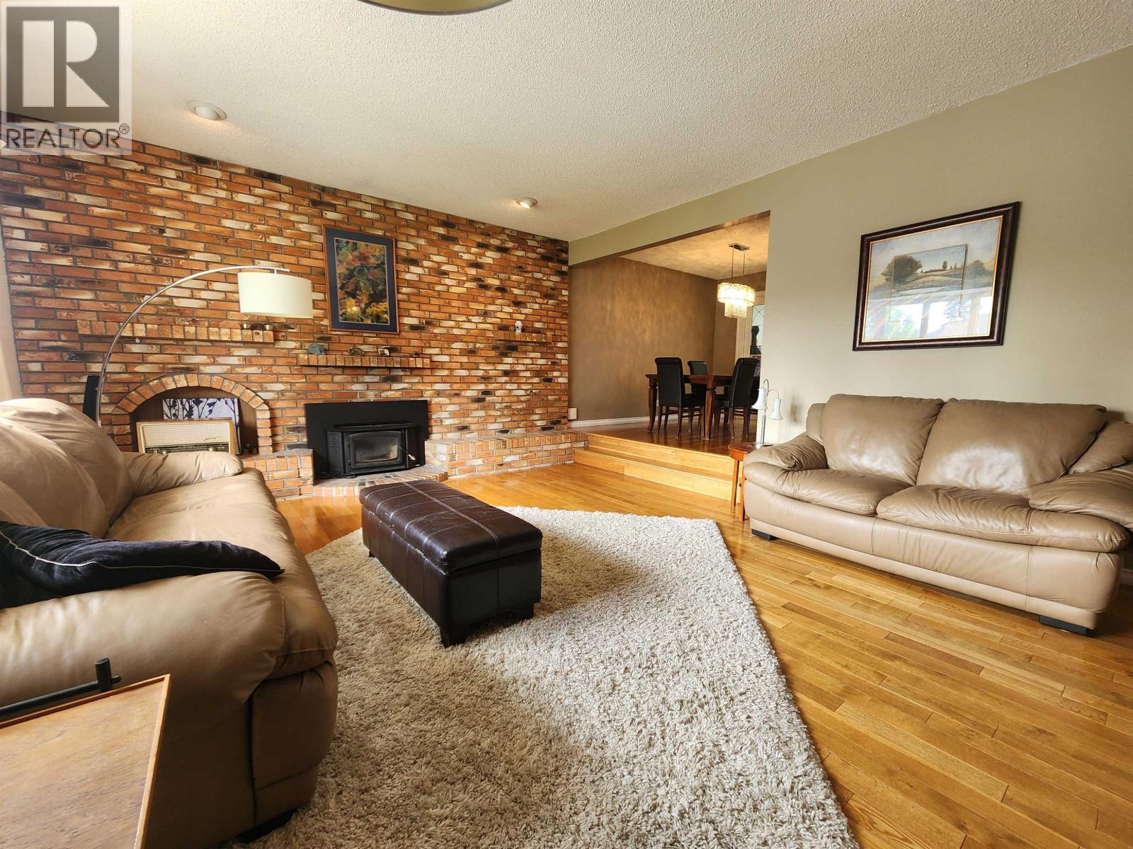 232 KING DRIVE - 7
