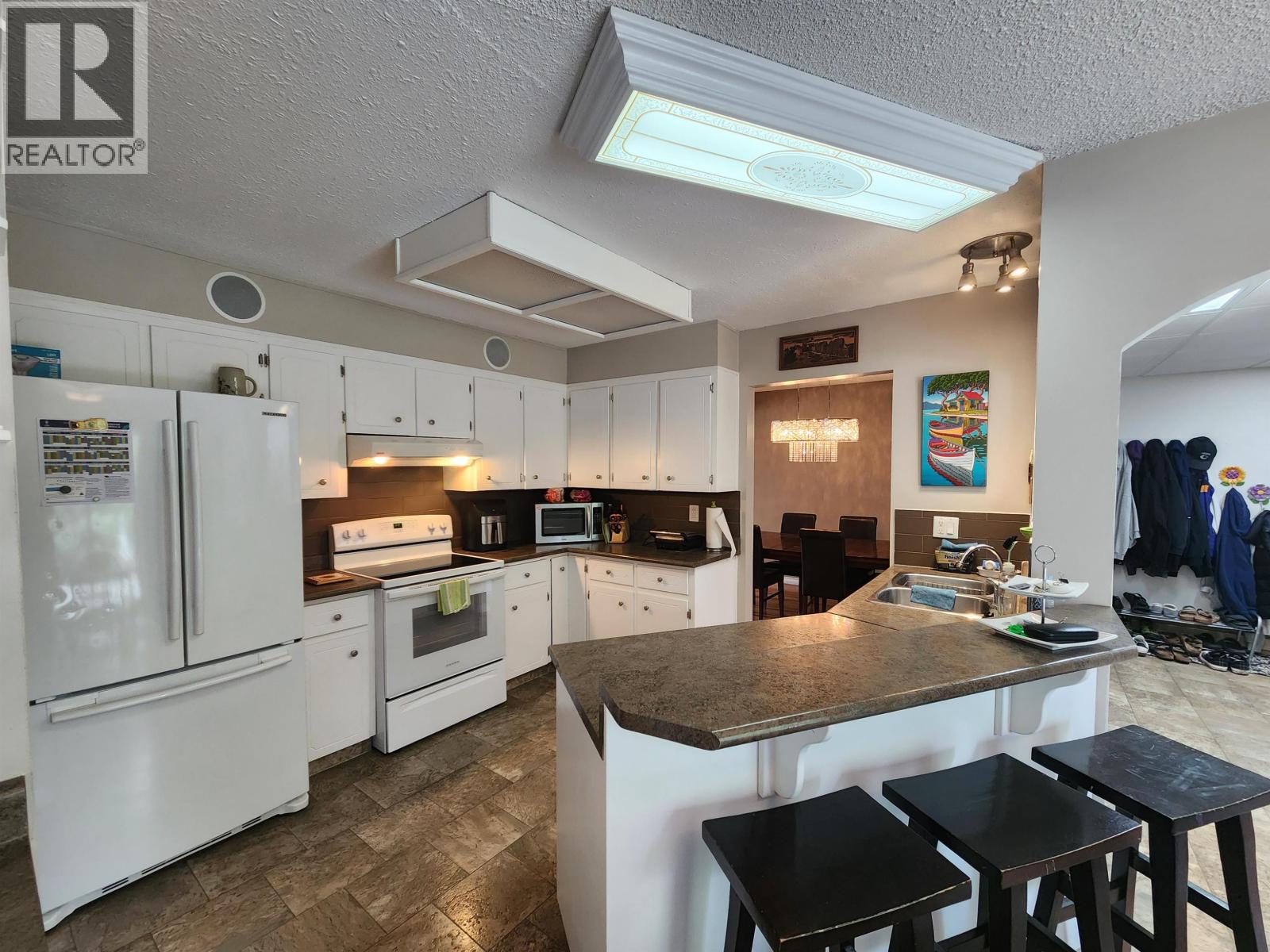 232 KING DRIVE - 10