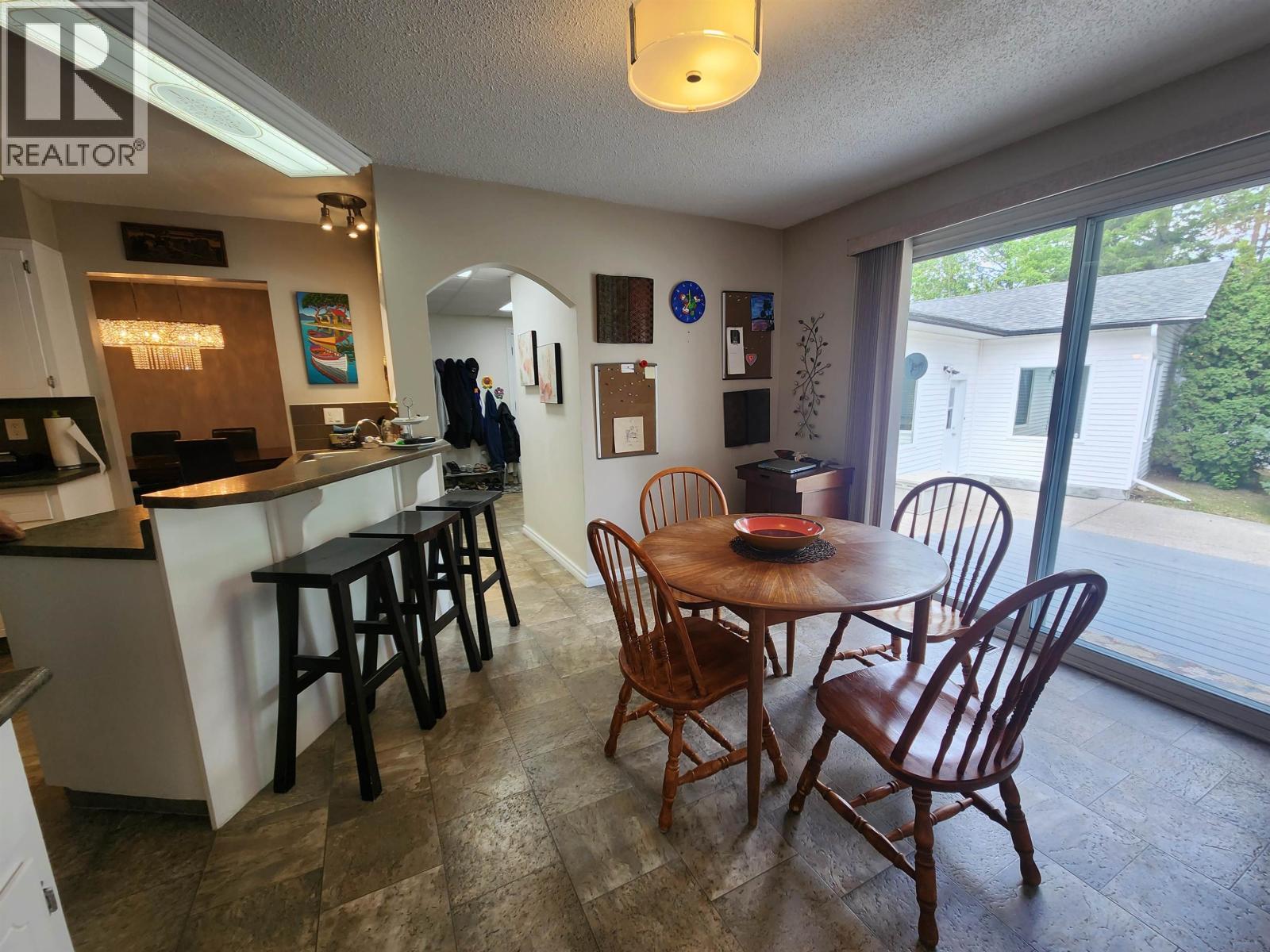 232 KING DRIVE - 11