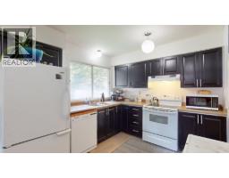 1323 Alpine Drive, Elkford, BC V0B1H0 Photo 12