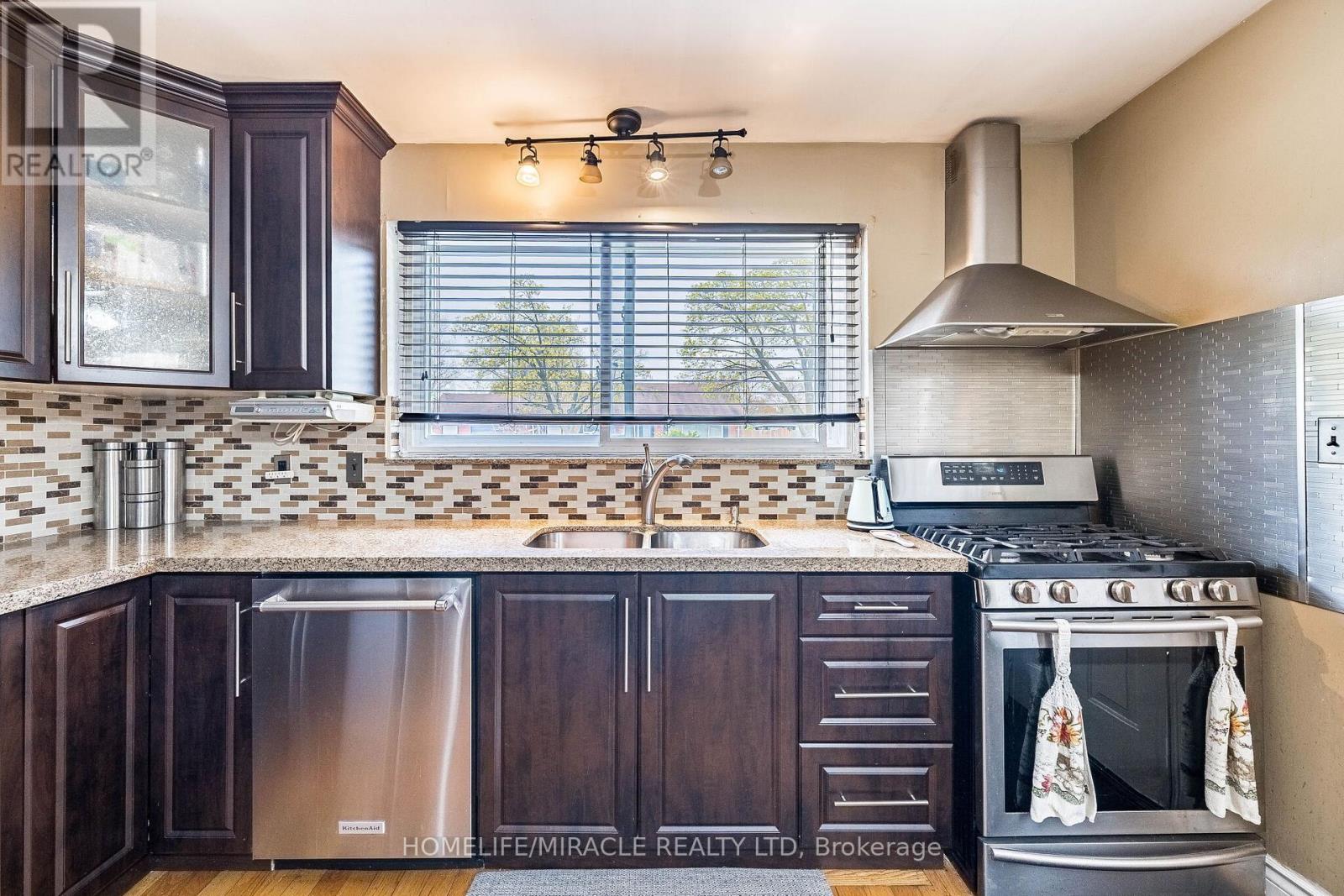 53 WINDERMERE COURT - 12