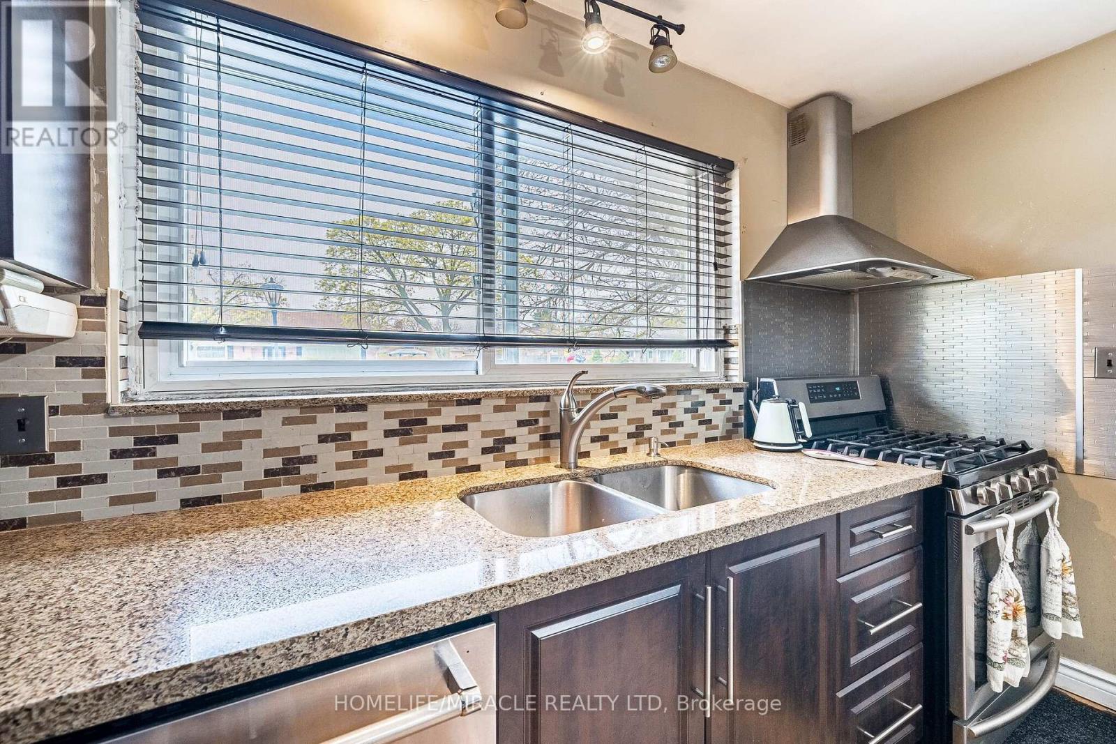 53 WINDERMERE COURT - 14