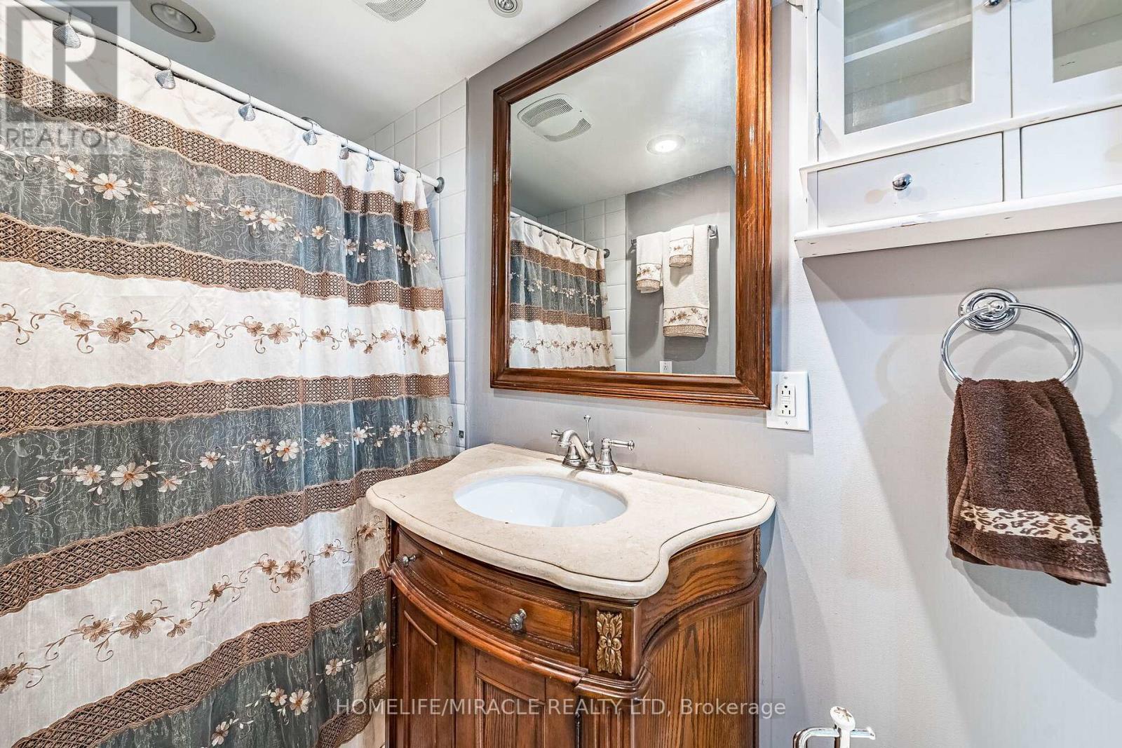53 WINDERMERE COURT - 38