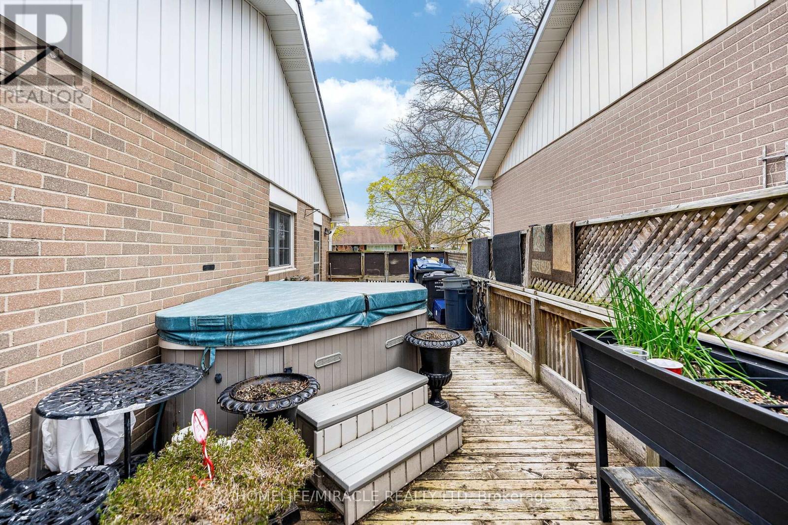 53 WINDERMERE COURT - 40