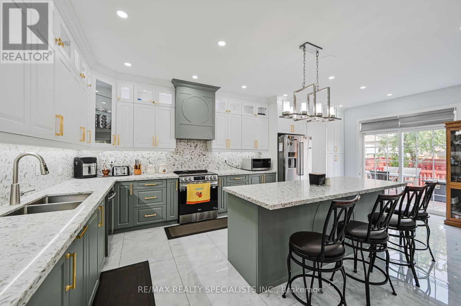 72 VILLAGE LAKE CRESCENT - Image 19
