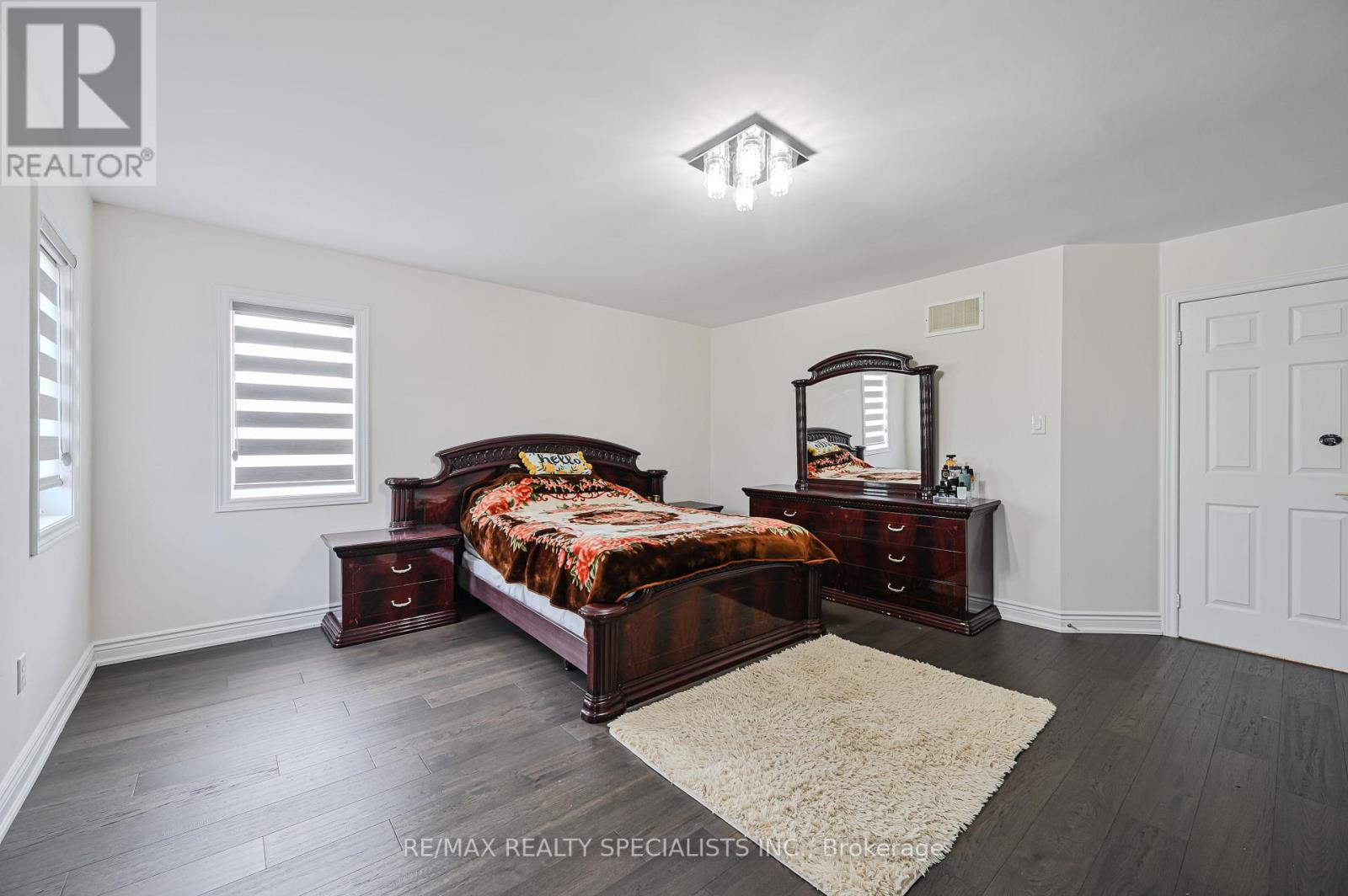 72 VILLAGE LAKE CRESCENT - Image 29