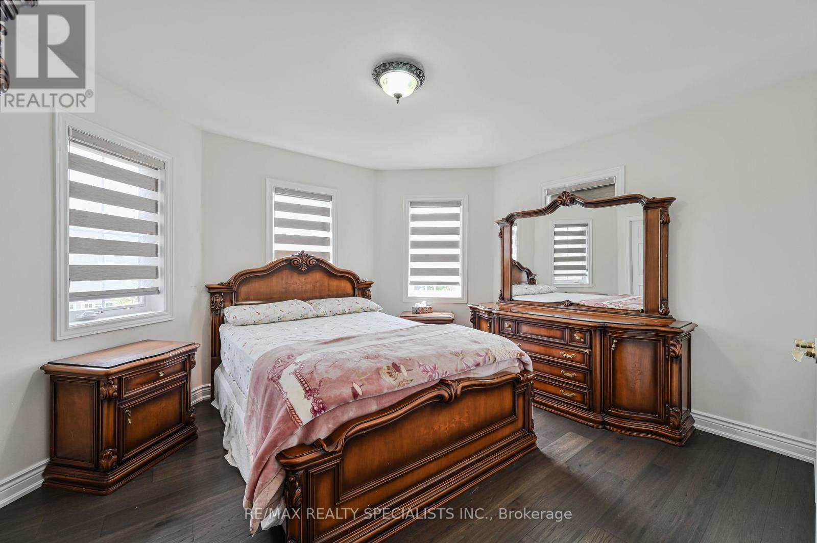 72 VILLAGE LAKE CRESCENT - Image 33