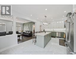 Kitchen - 72 Village Lake Crescent, Brampton, ON L6S6K1 Photo 15