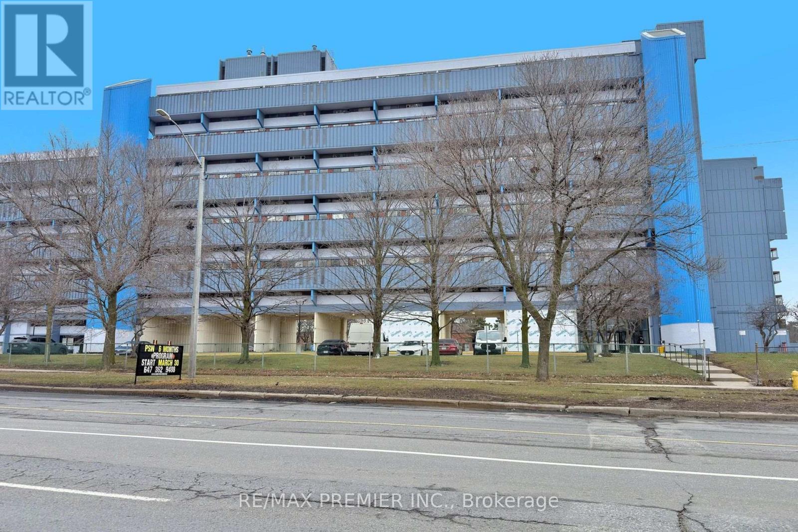 #428 4645 JANE STREET - 1