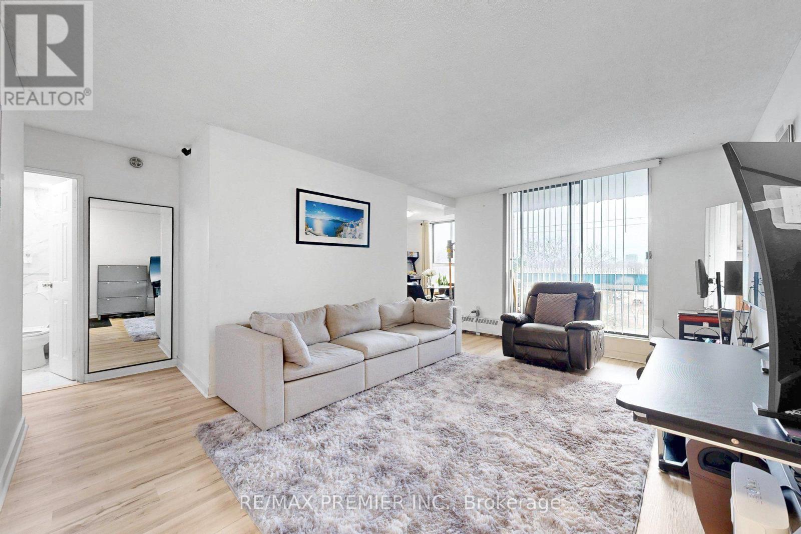 #428 4645 JANE STREET - Image 4