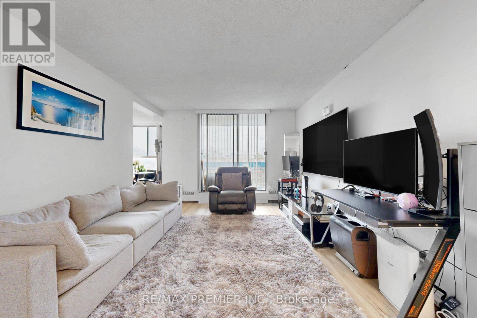 #428 4645 JANE STREET - 5