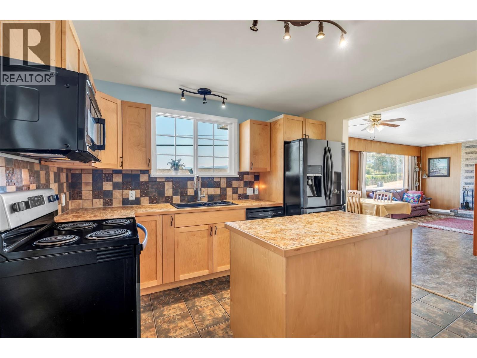804 ROSS Avenue - 3