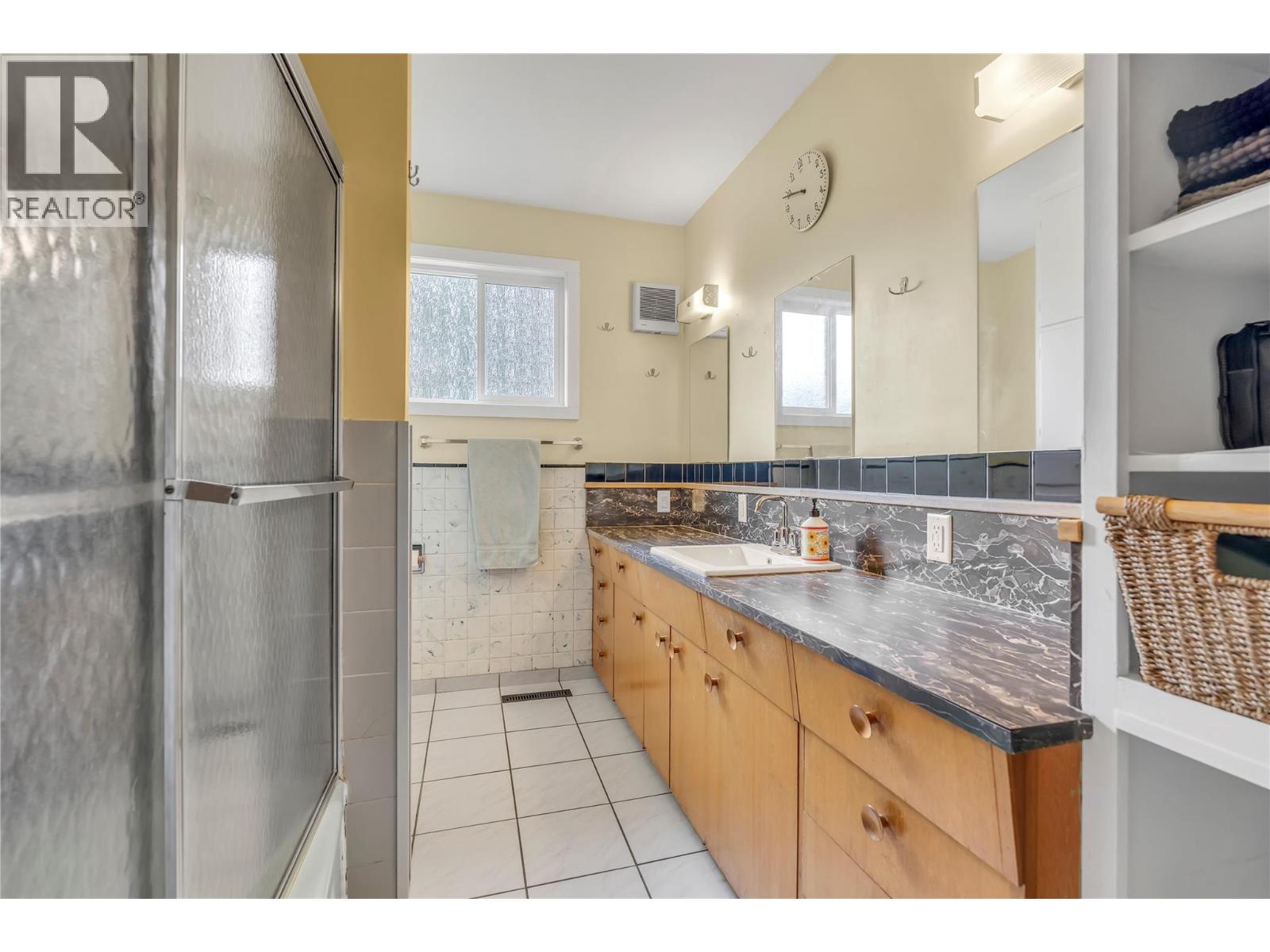 804 ROSS Avenue - 21