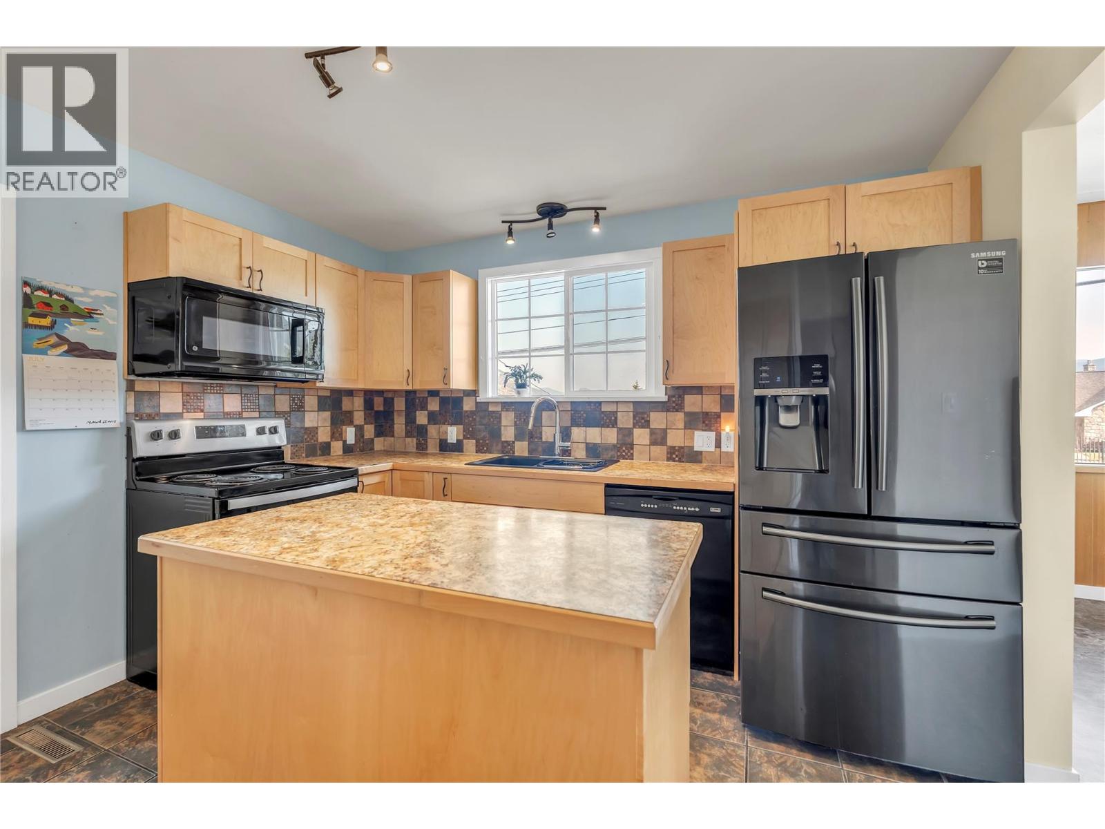 804 ROSS Avenue - 4