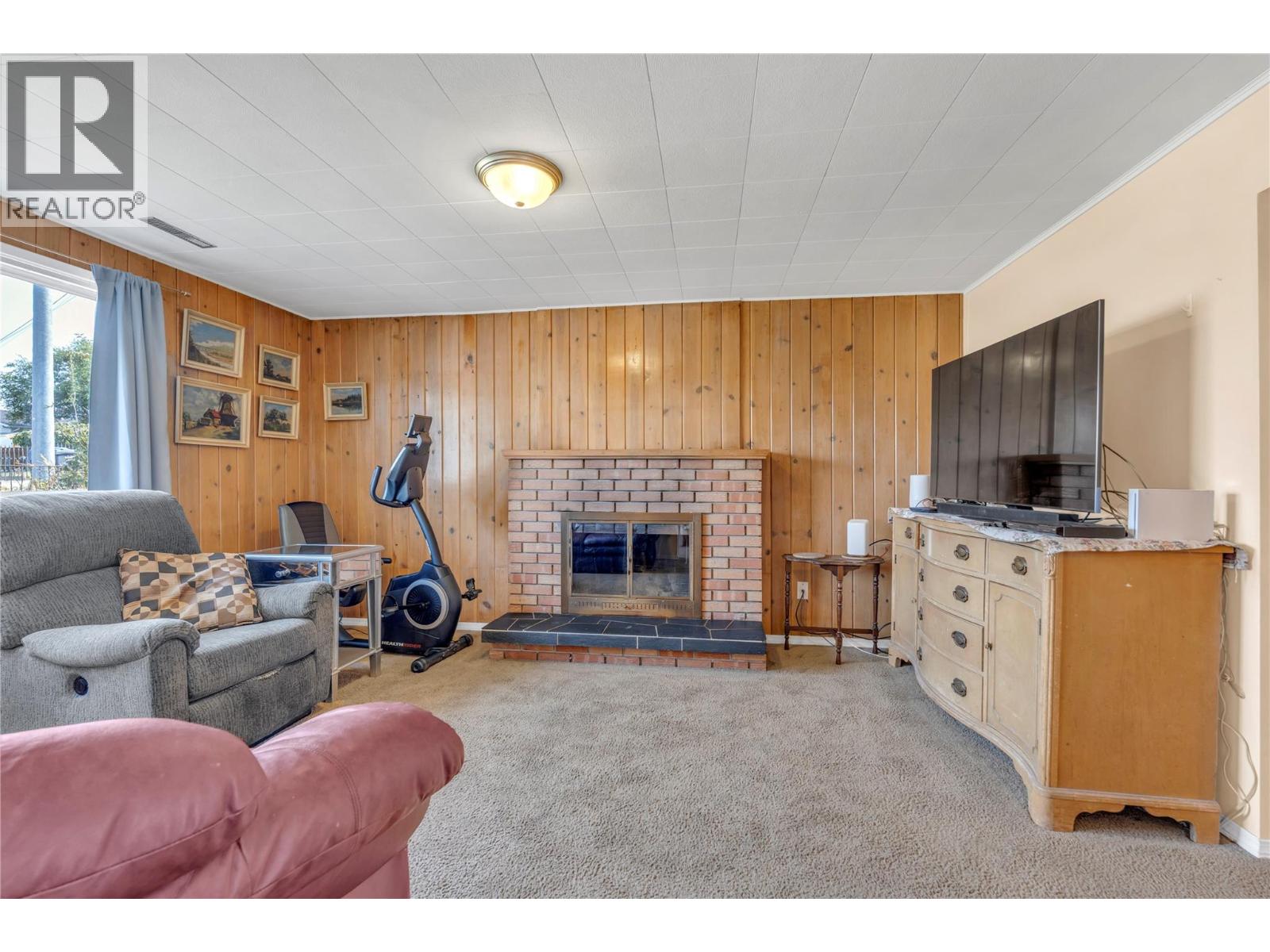 804 ROSS Avenue - 24