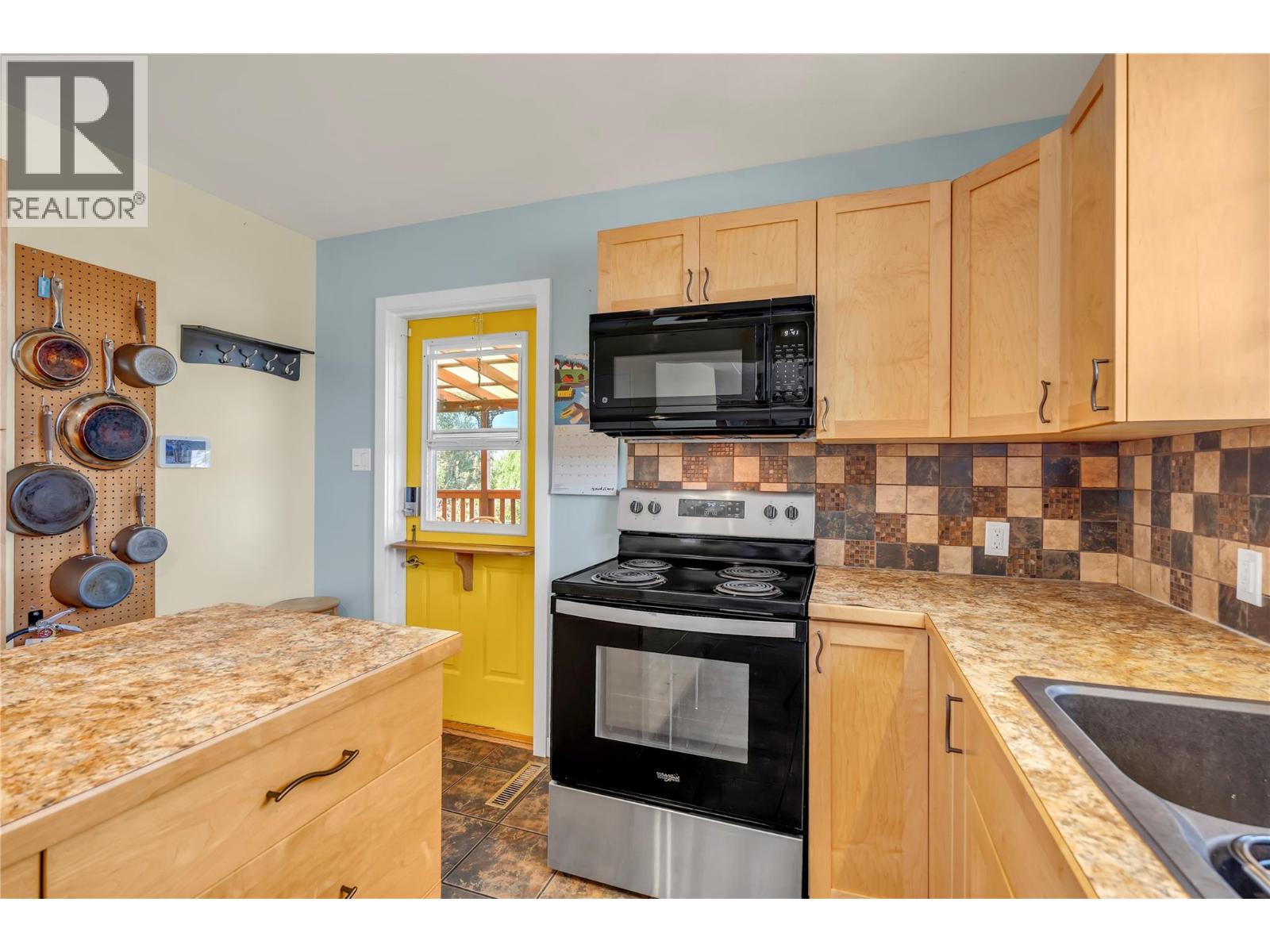 804 ROSS Avenue - 6