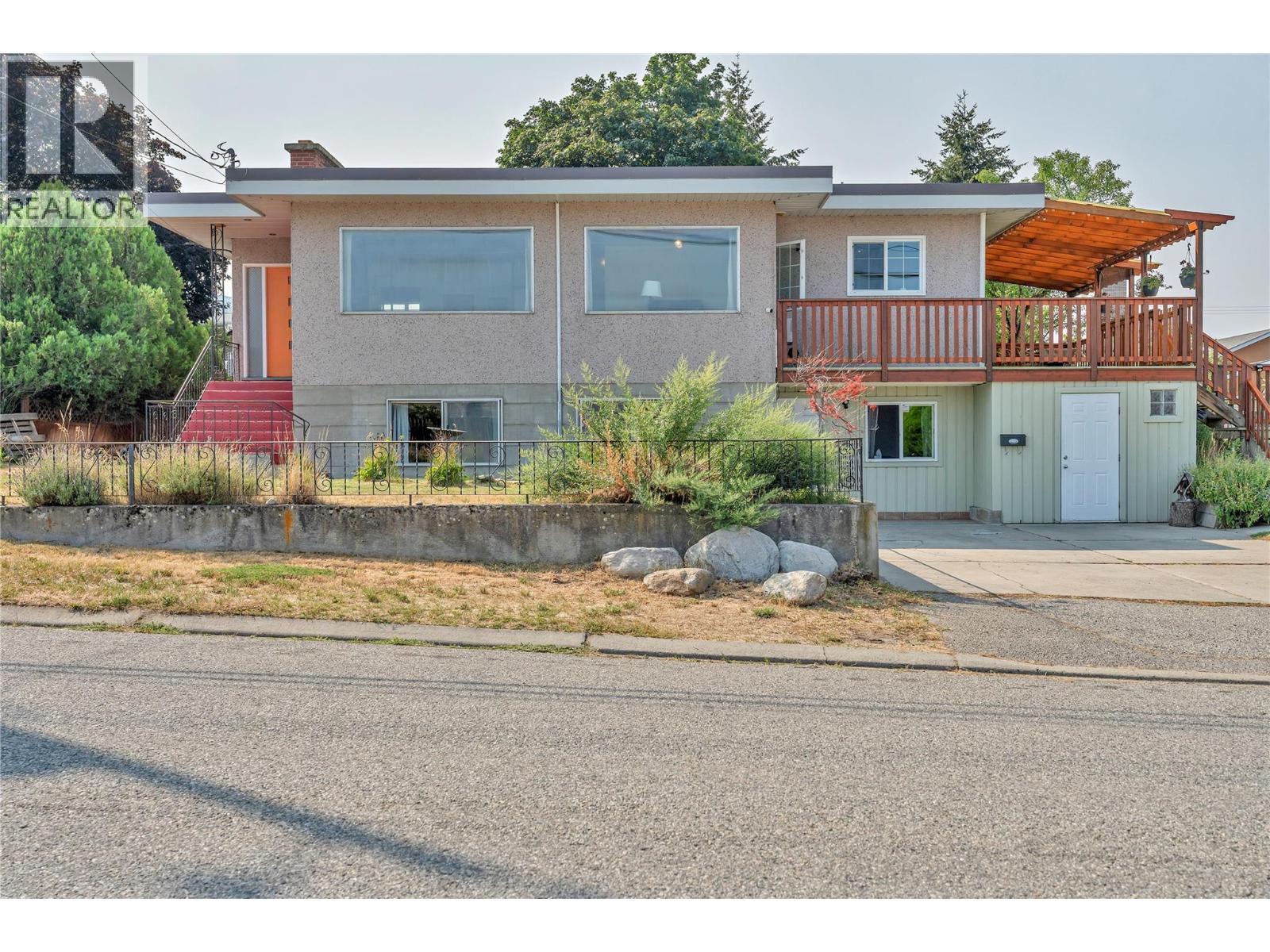 804 ROSS Avenue - 2