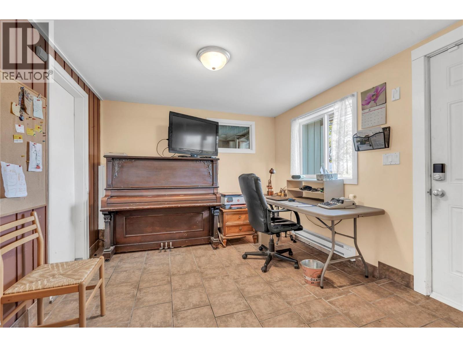 804 ROSS Avenue - 33