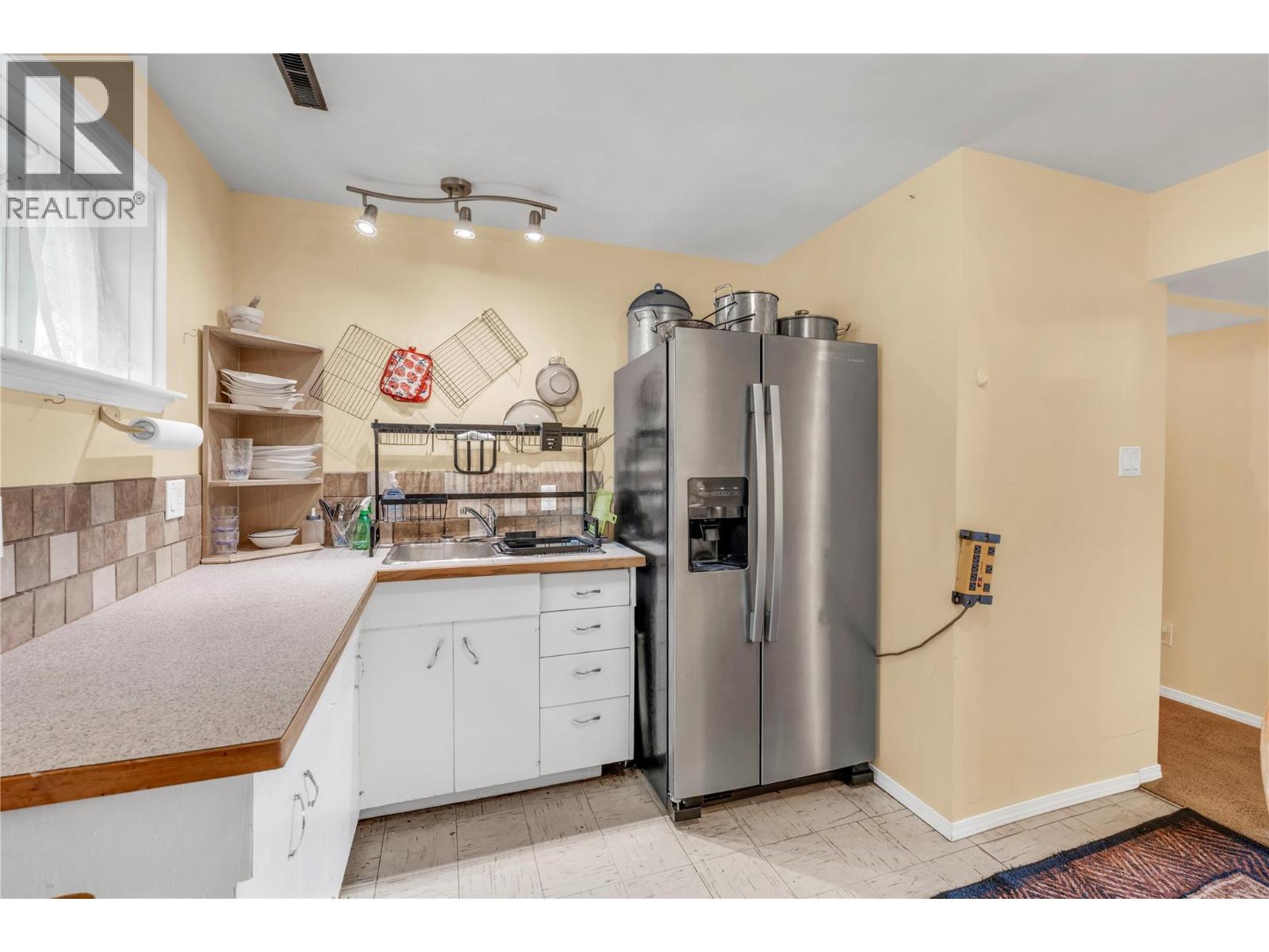 804 ROSS Avenue - 26