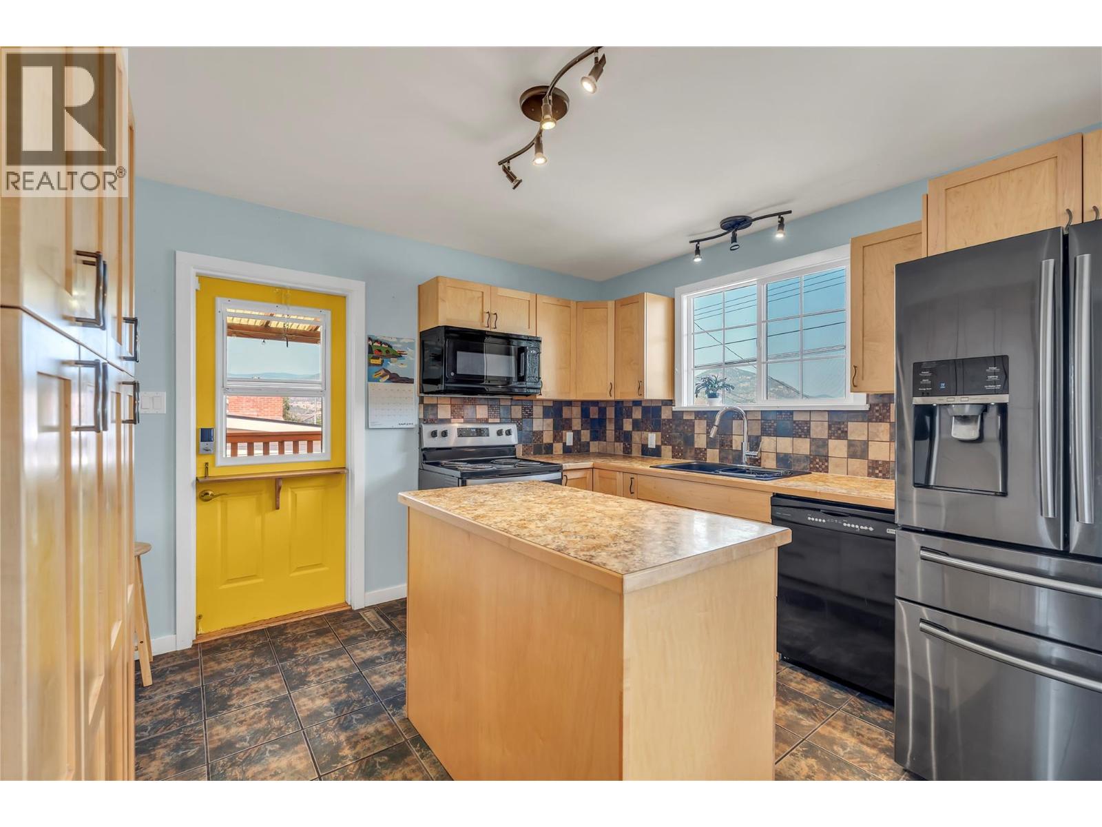 804 ROSS Avenue - 5