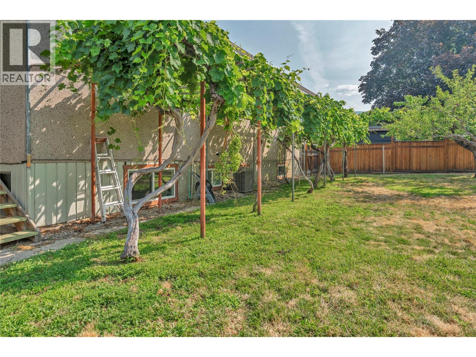 804 ROSS Avenue - 40