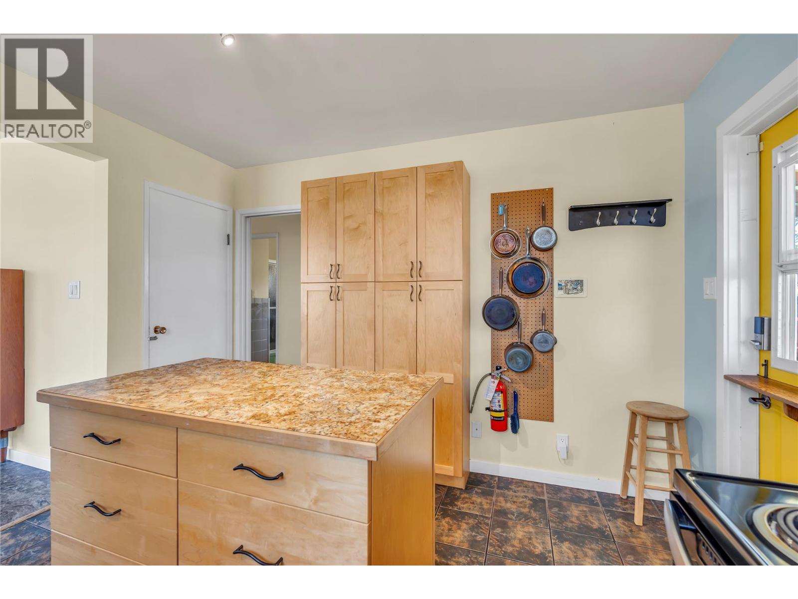 804 ROSS Avenue - 7