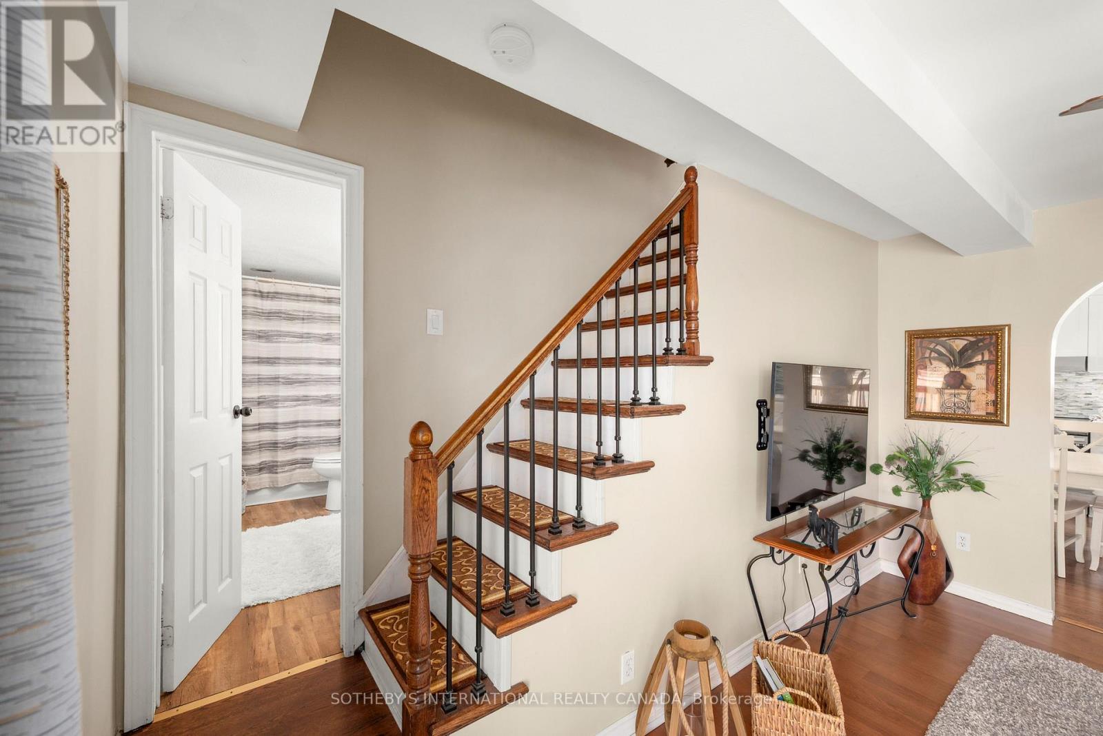 42 PAVILLION ROAD - 39