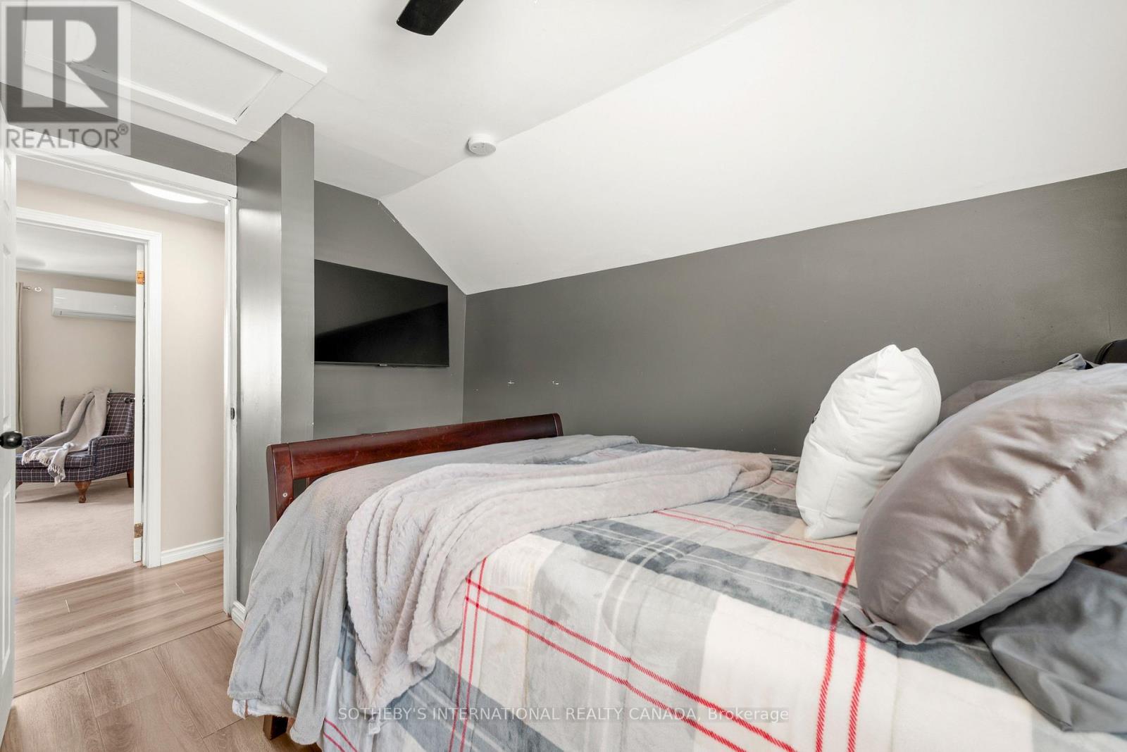 42 PAVILLION ROAD - 46