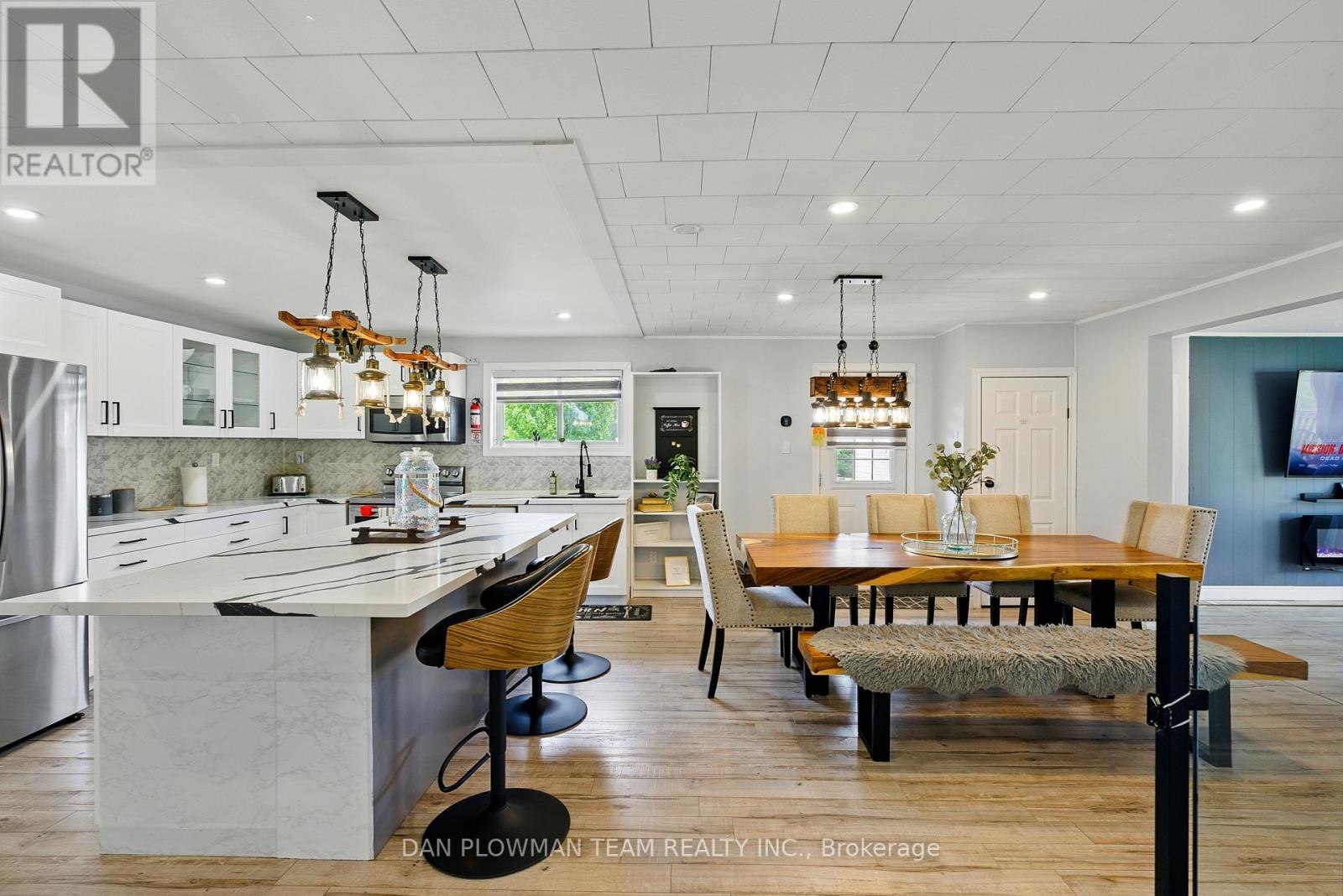 184 CHAPMAN DRIVE - 4