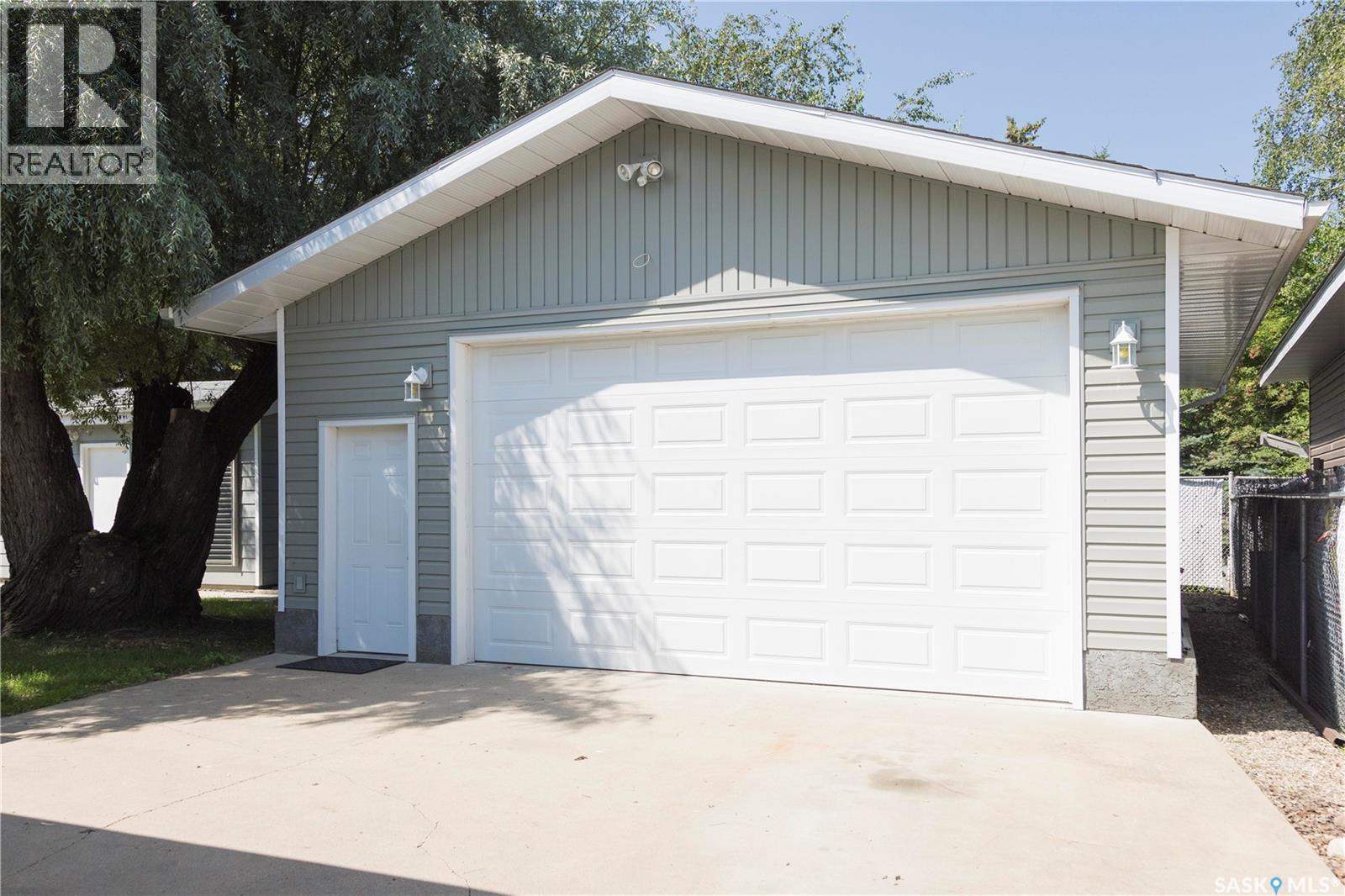 2885 4th AVENUE W - Image 3