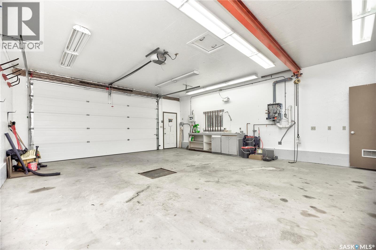 2885 4th AVENUE W - Image 34
