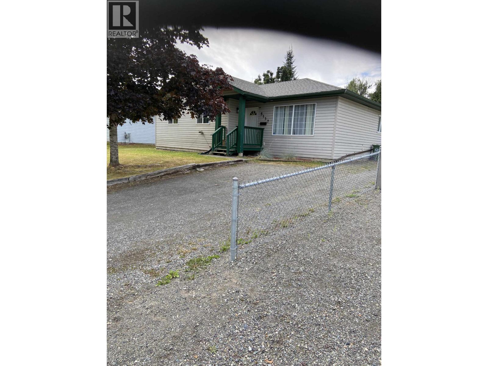 5137 MEDEEK AVENUE, Terrace — photo 2