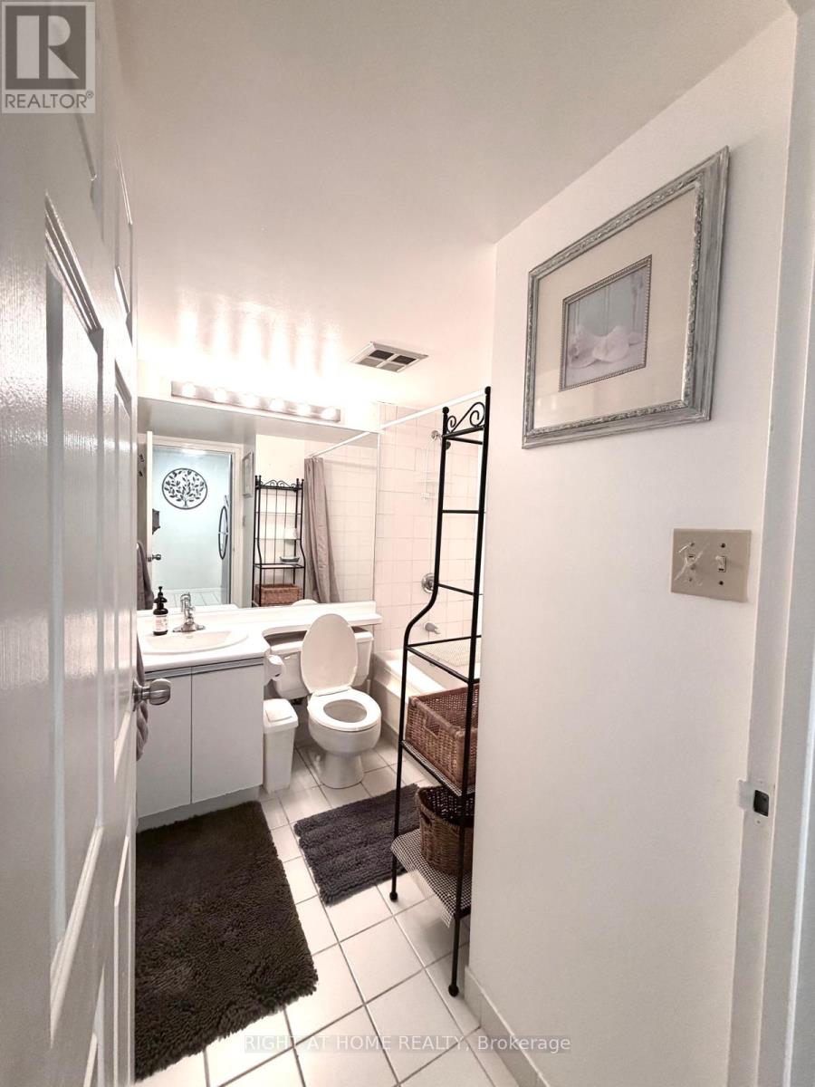 #1712 10 QUEENS QUAY W - 11