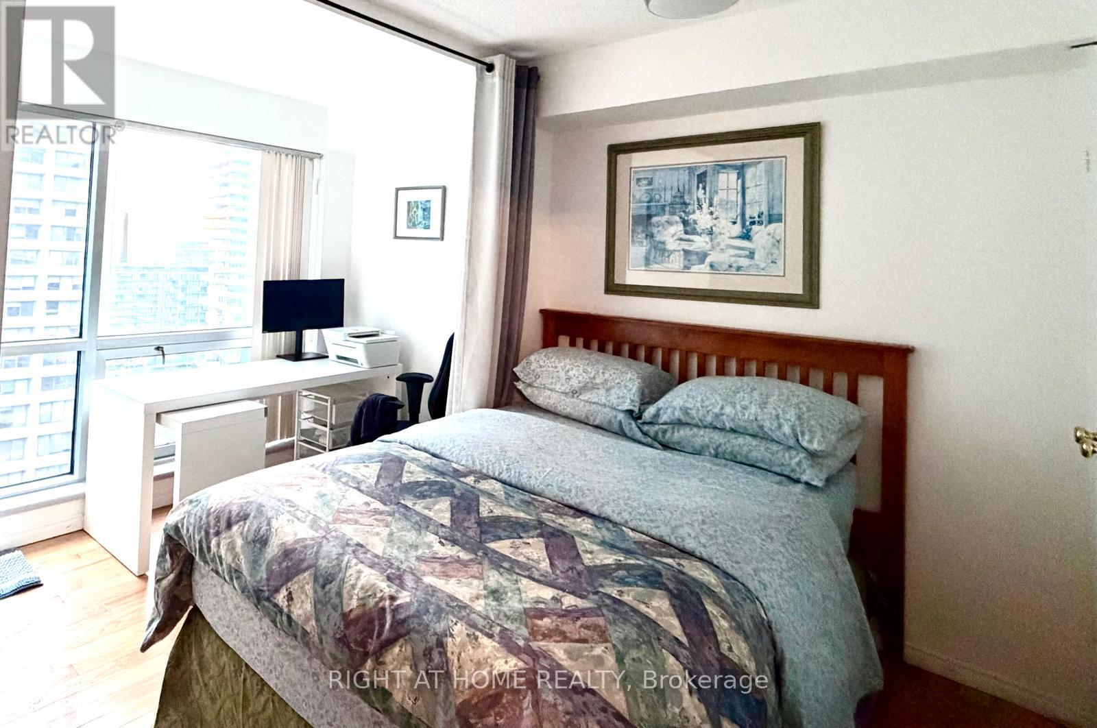 #1712 10 QUEENS QUAY W - 10