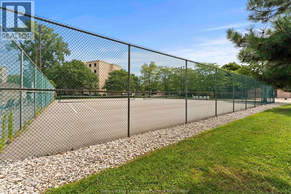 #213 310 VILLAGE GROVE DRIVE - 36